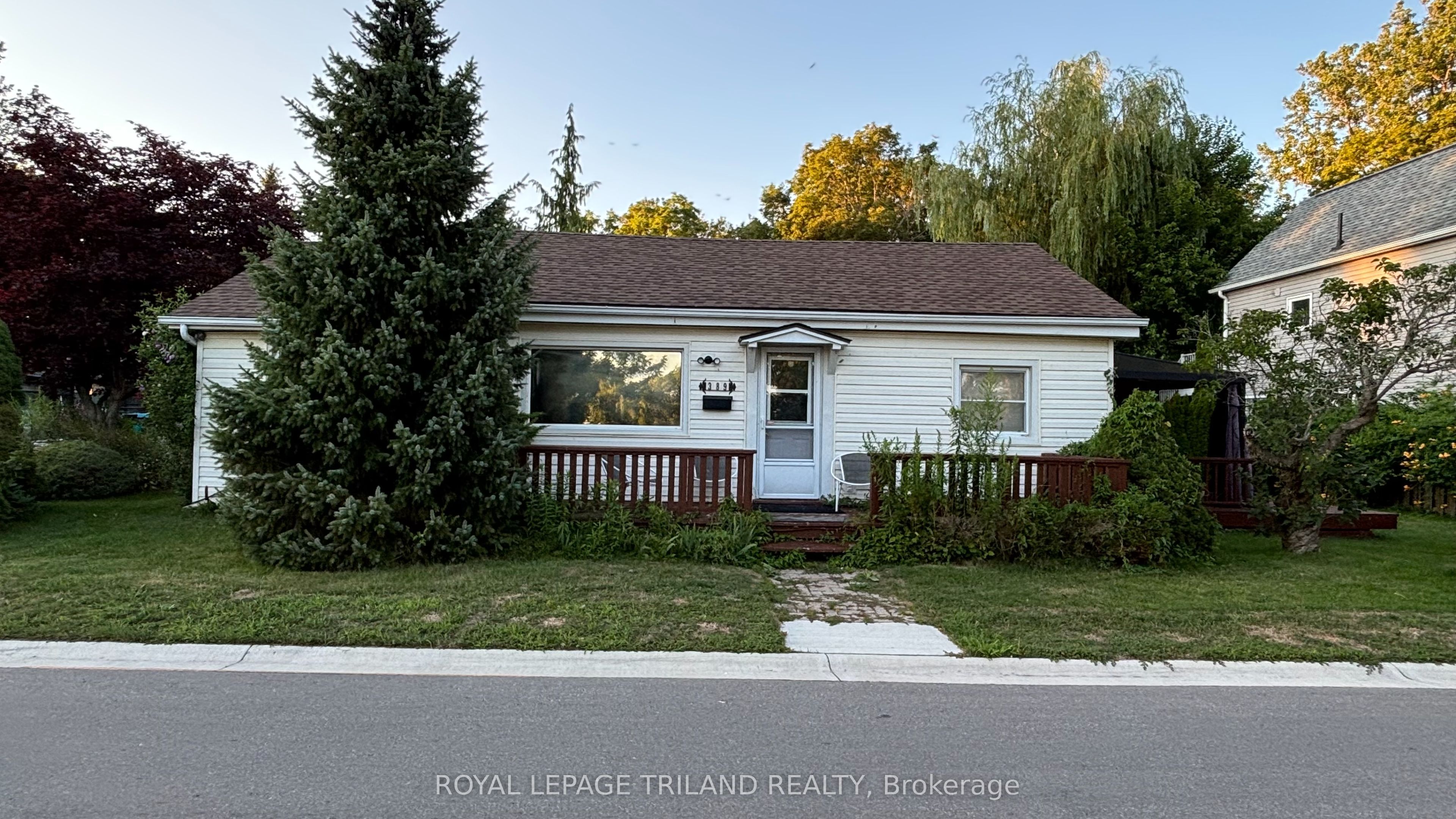 389 Front Street Property Photo 1