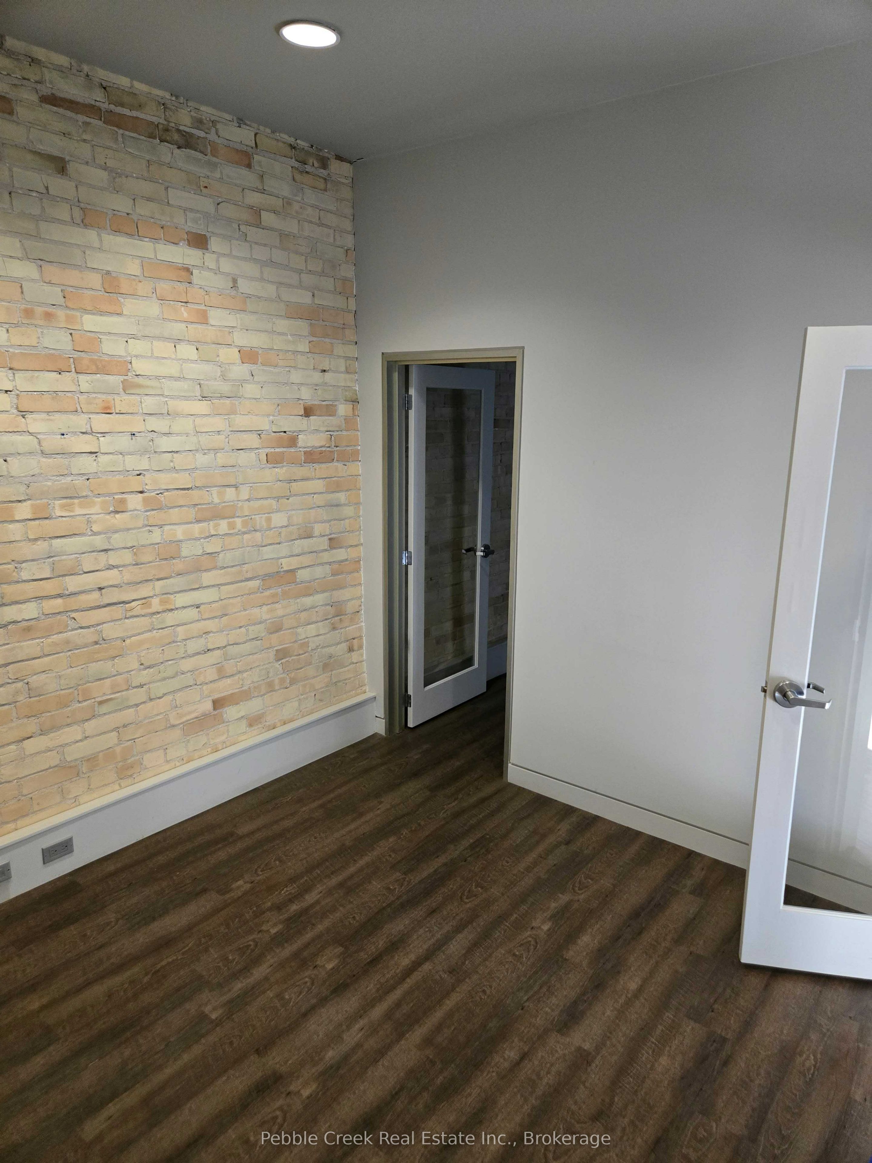 144 Courthouse Square Property Photo 6