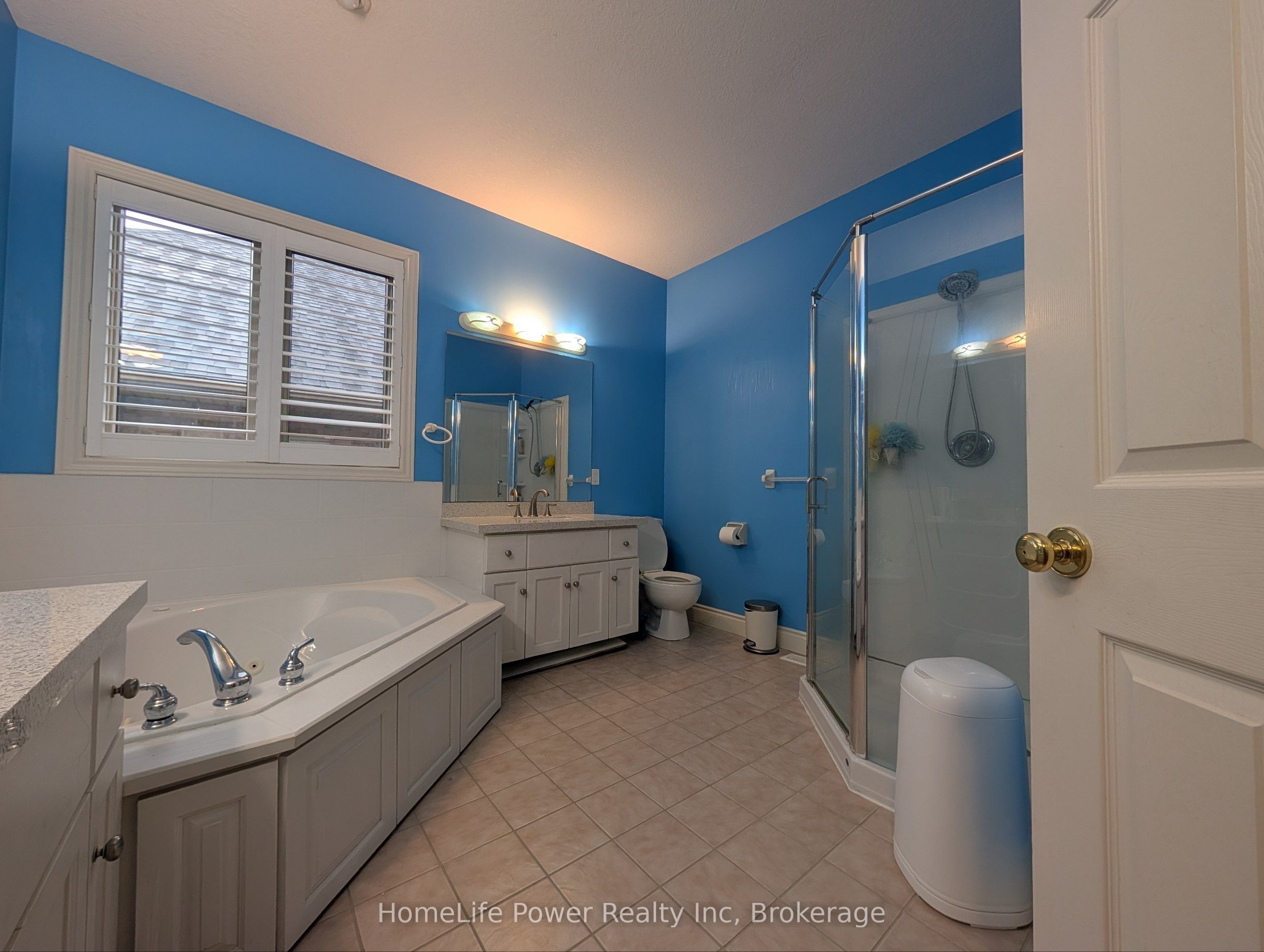 228 The Lions Gate Property Photo 15