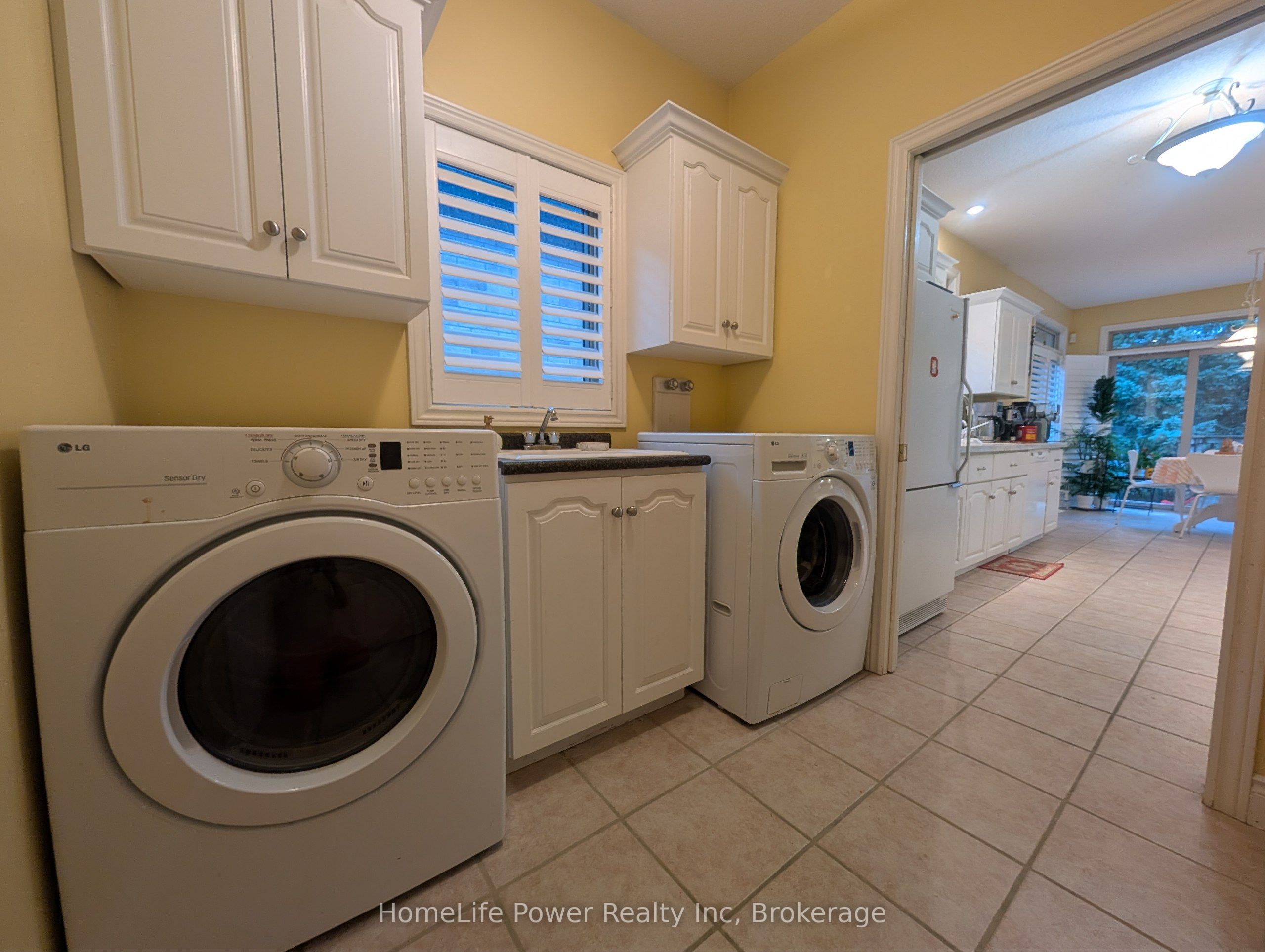 228 The Lions Gate Property Photo 19