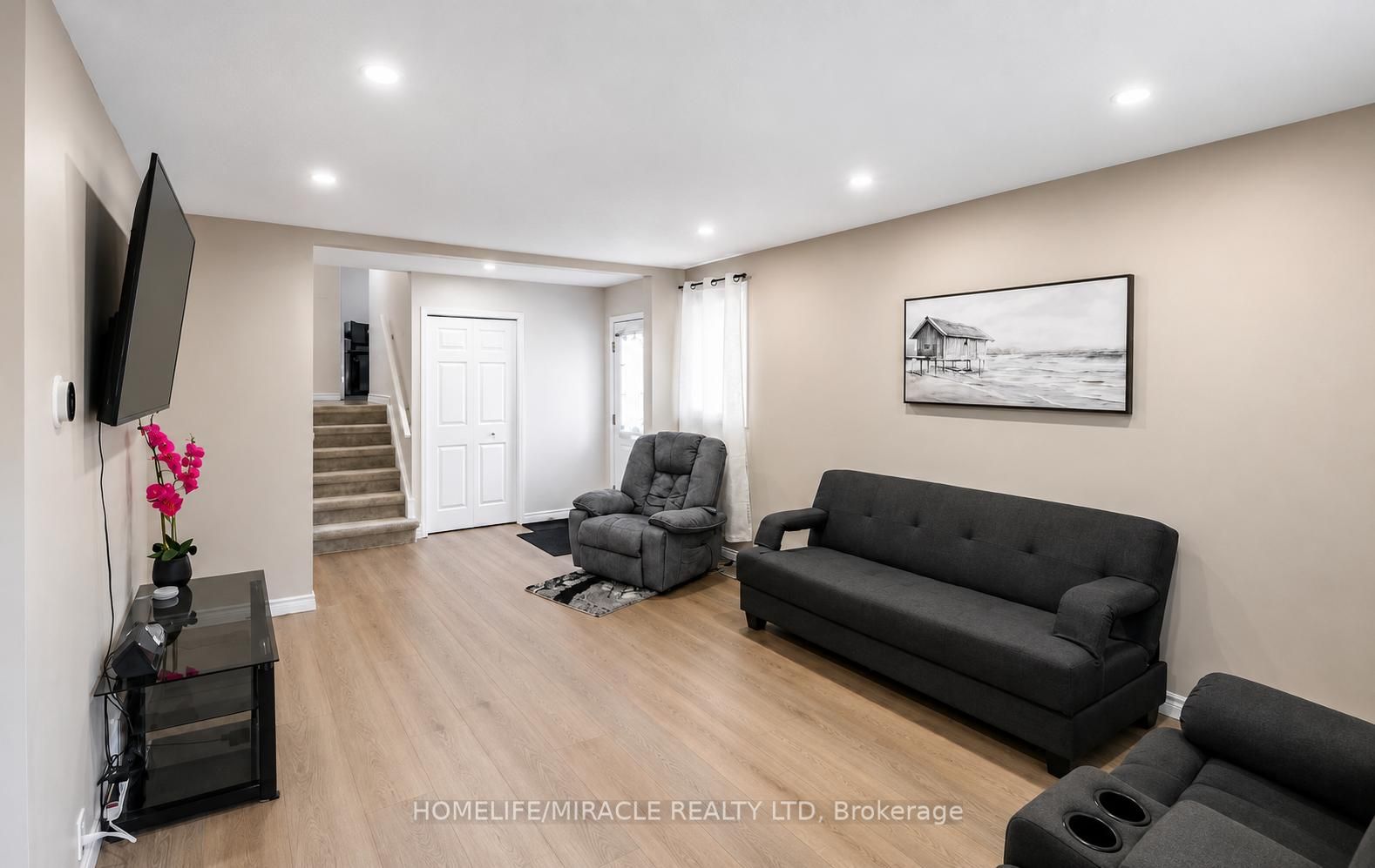 365 Blue Forest Drive Property Photo 8