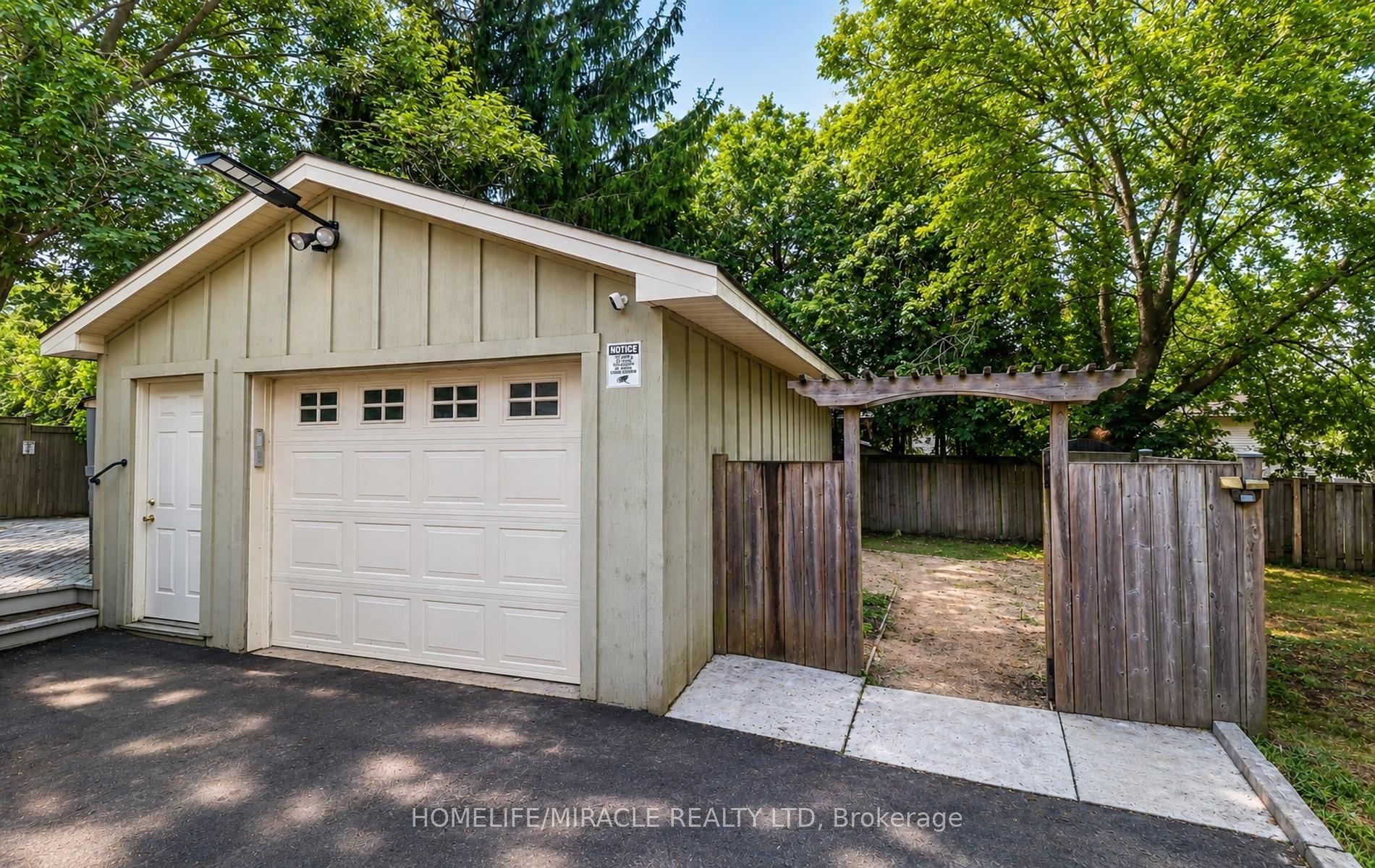 365 Blue Forest Drive Property Photo 31