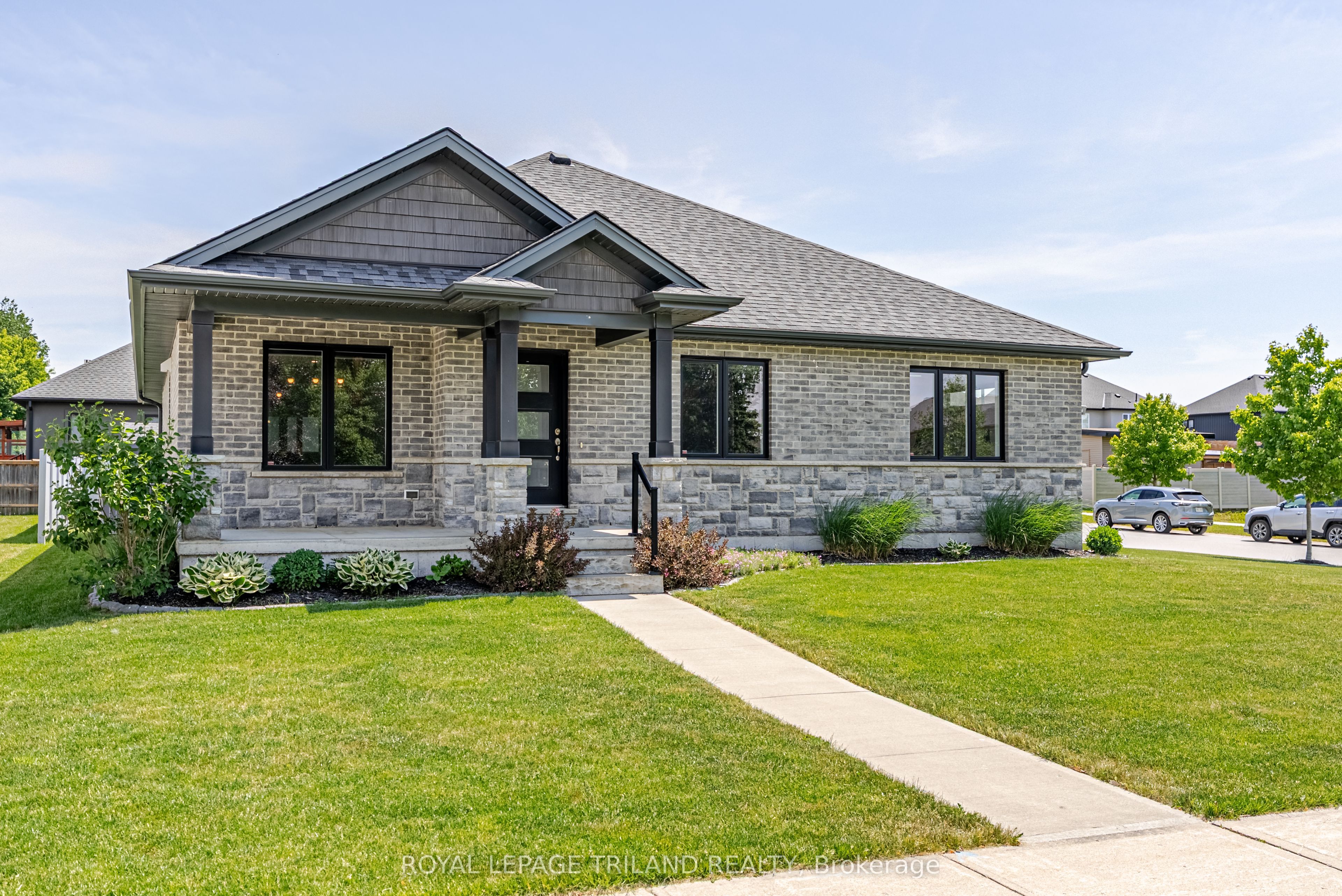 154928 15th Line Property Photo 1