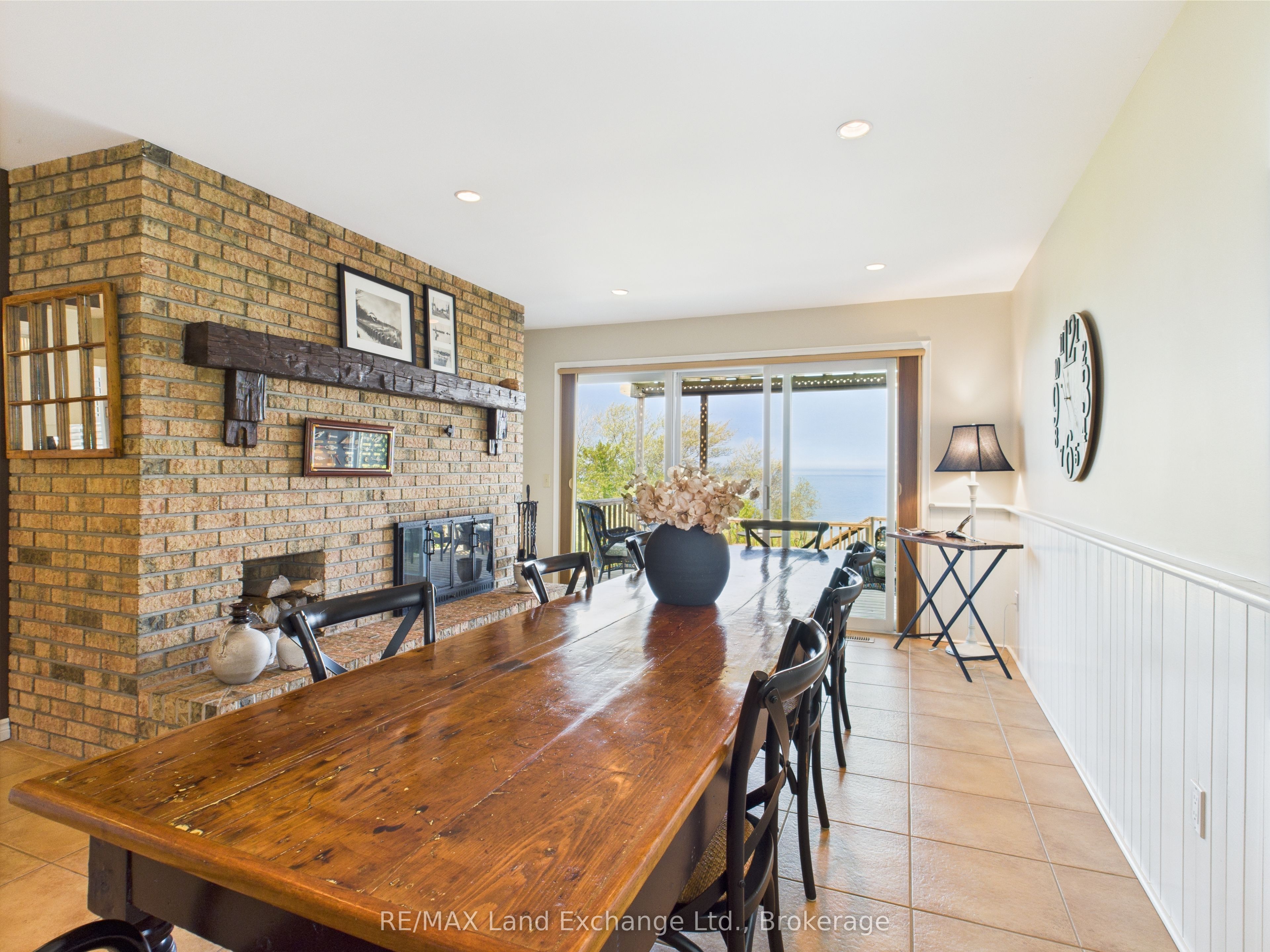 422 Penetangore Row Property Photo 9