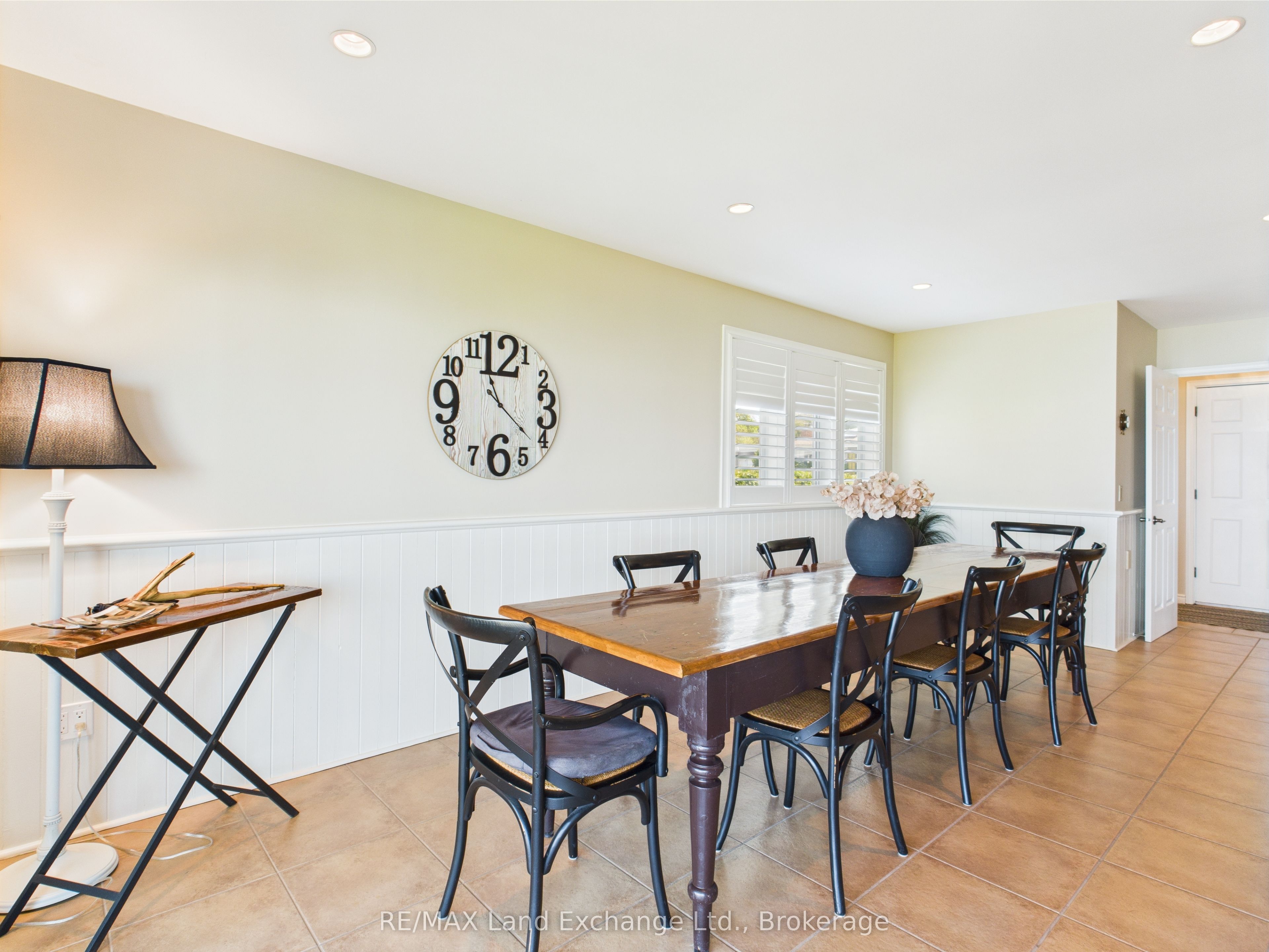 422 Penetangore Row Property Photo 10