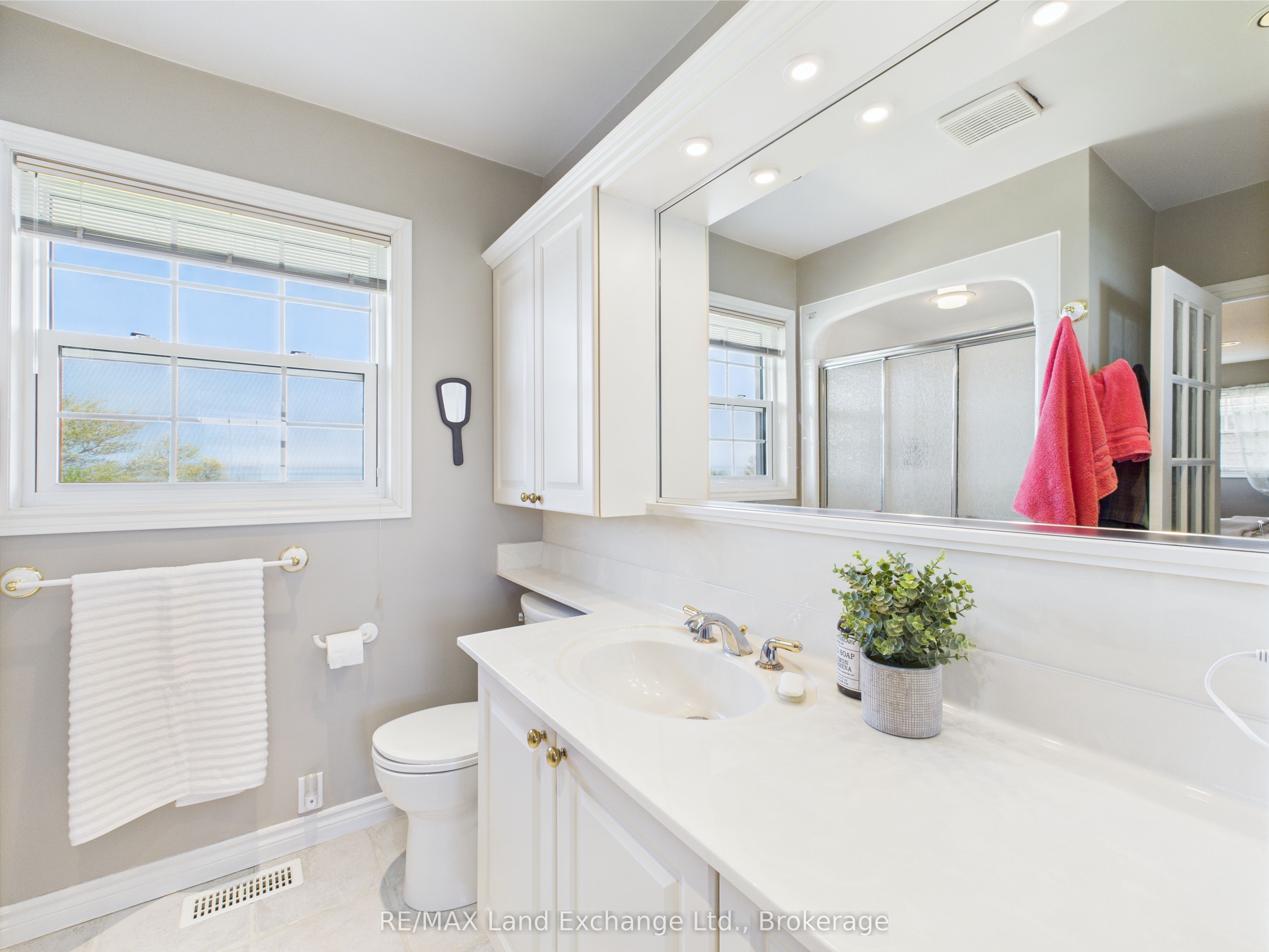 422 Penetangore Row Property Photo 25