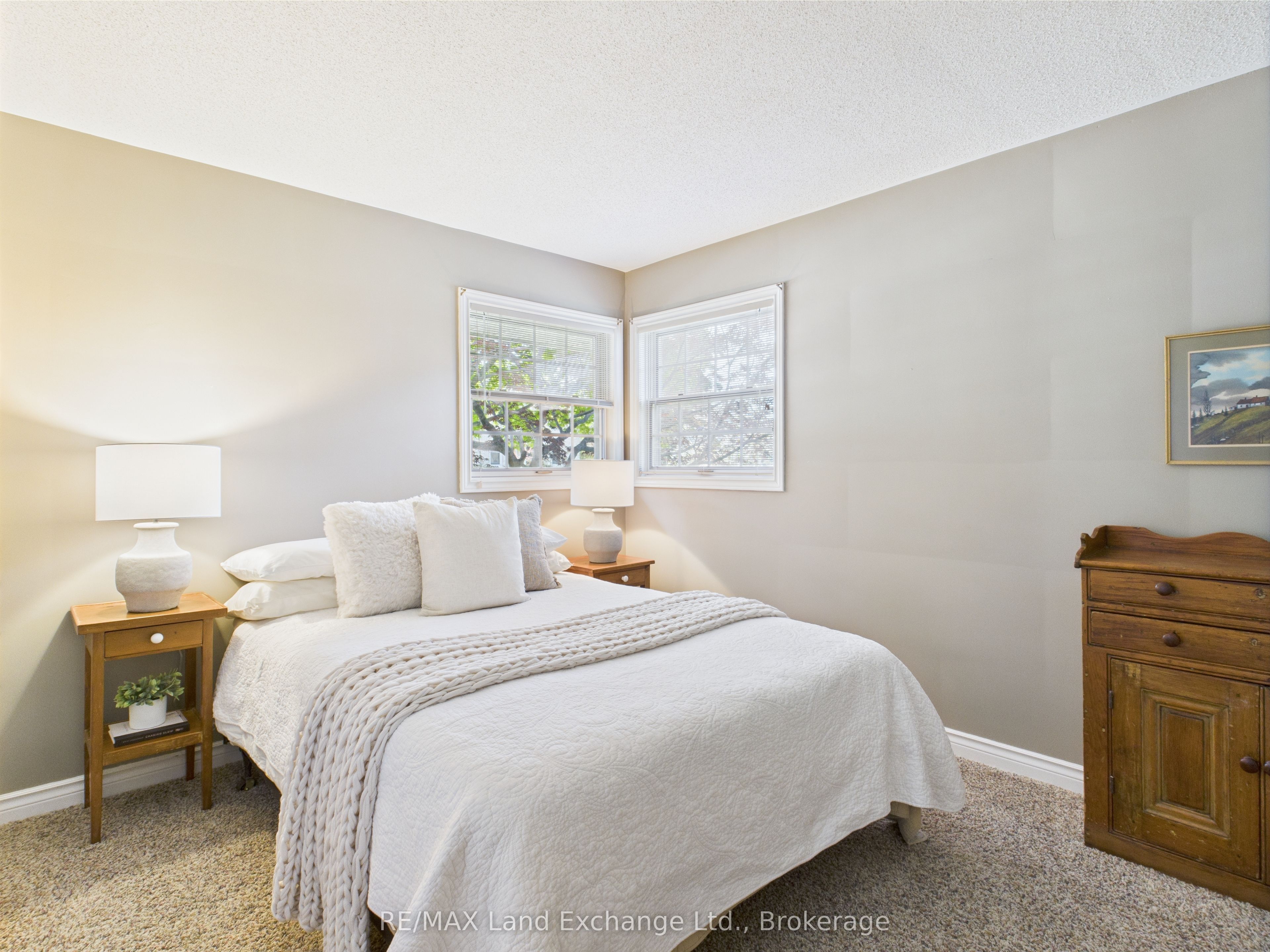 422 Penetangore Row Property Photo 26
