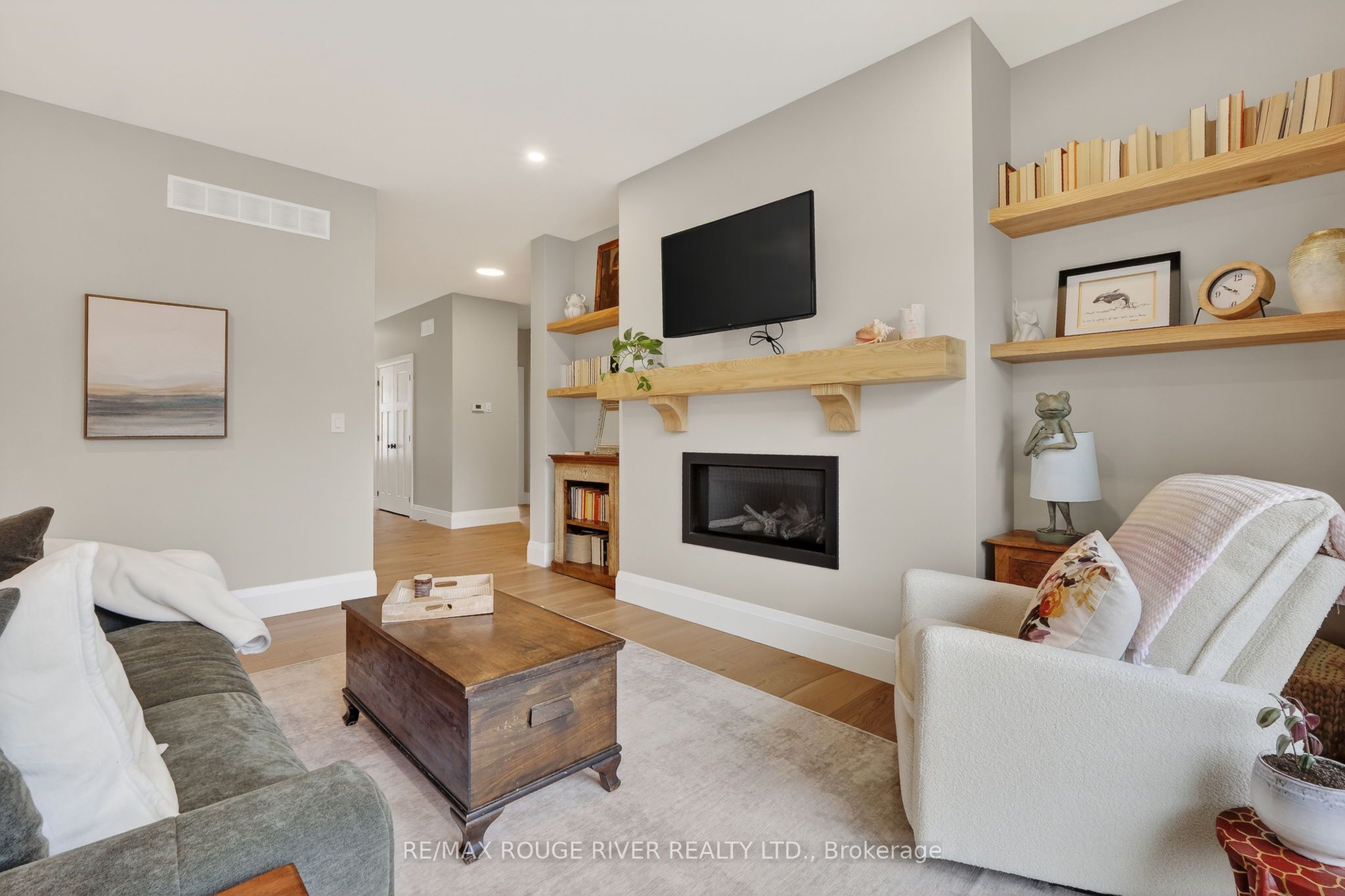 4 - 1000 D'arcy Street Property Photo 9