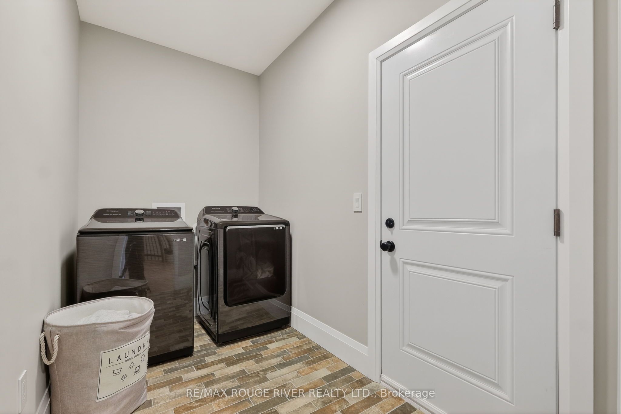 4 - 1000 D'arcy Street Property Photo 27