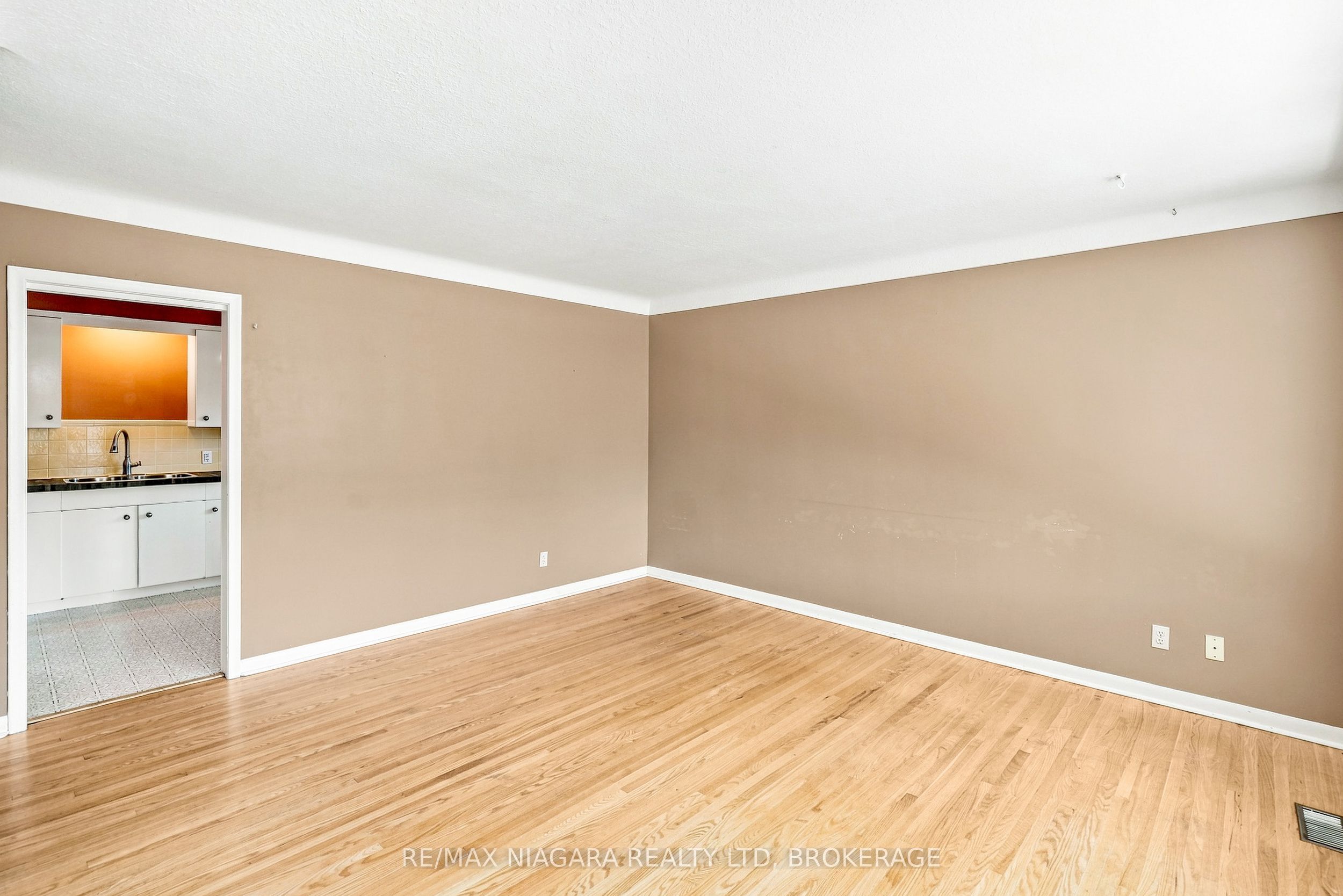 6521 Caledonia Street Property Photo 6