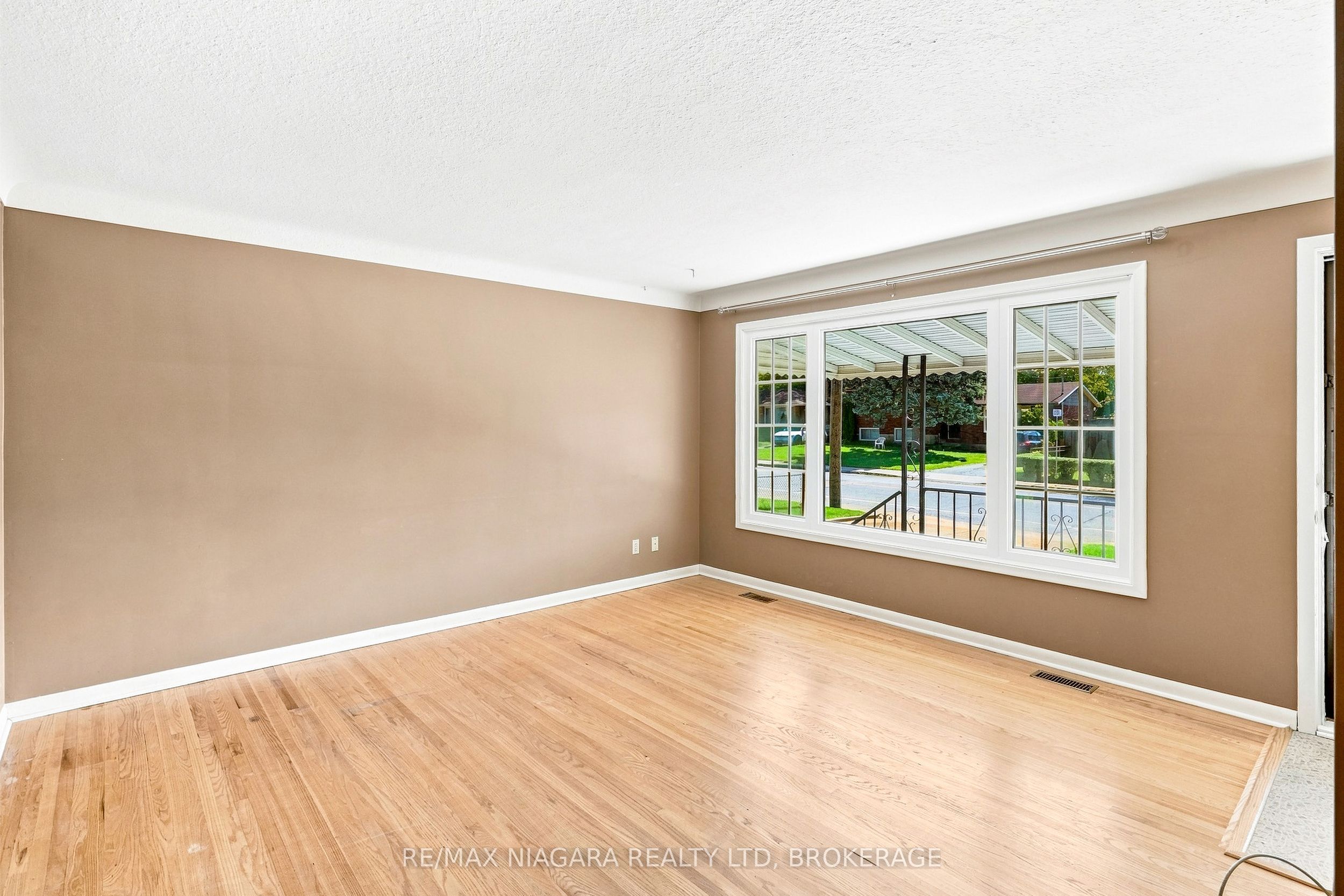 6521 Caledonia Street Property Photo 7