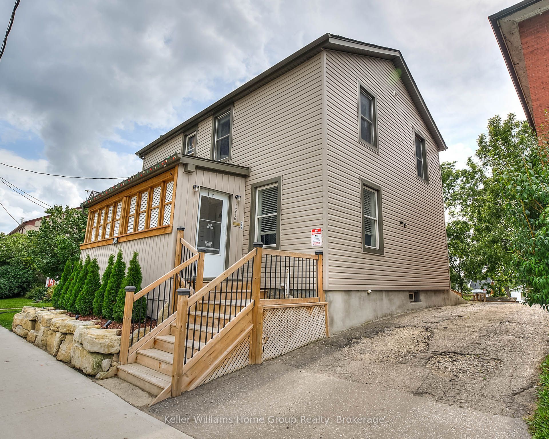 1346 King Street E Property Photo 7