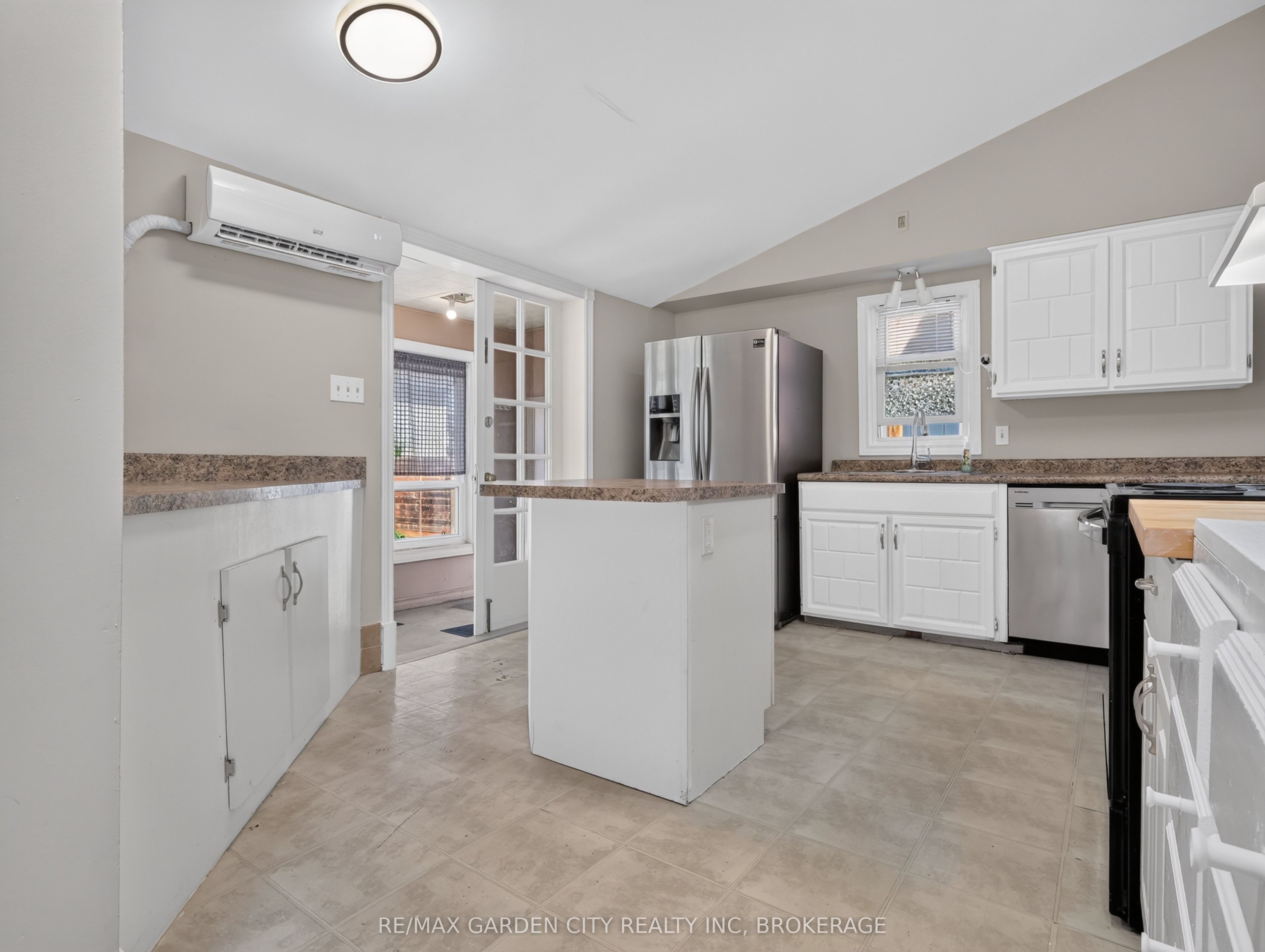 15 Catherine Street Property Photo 13