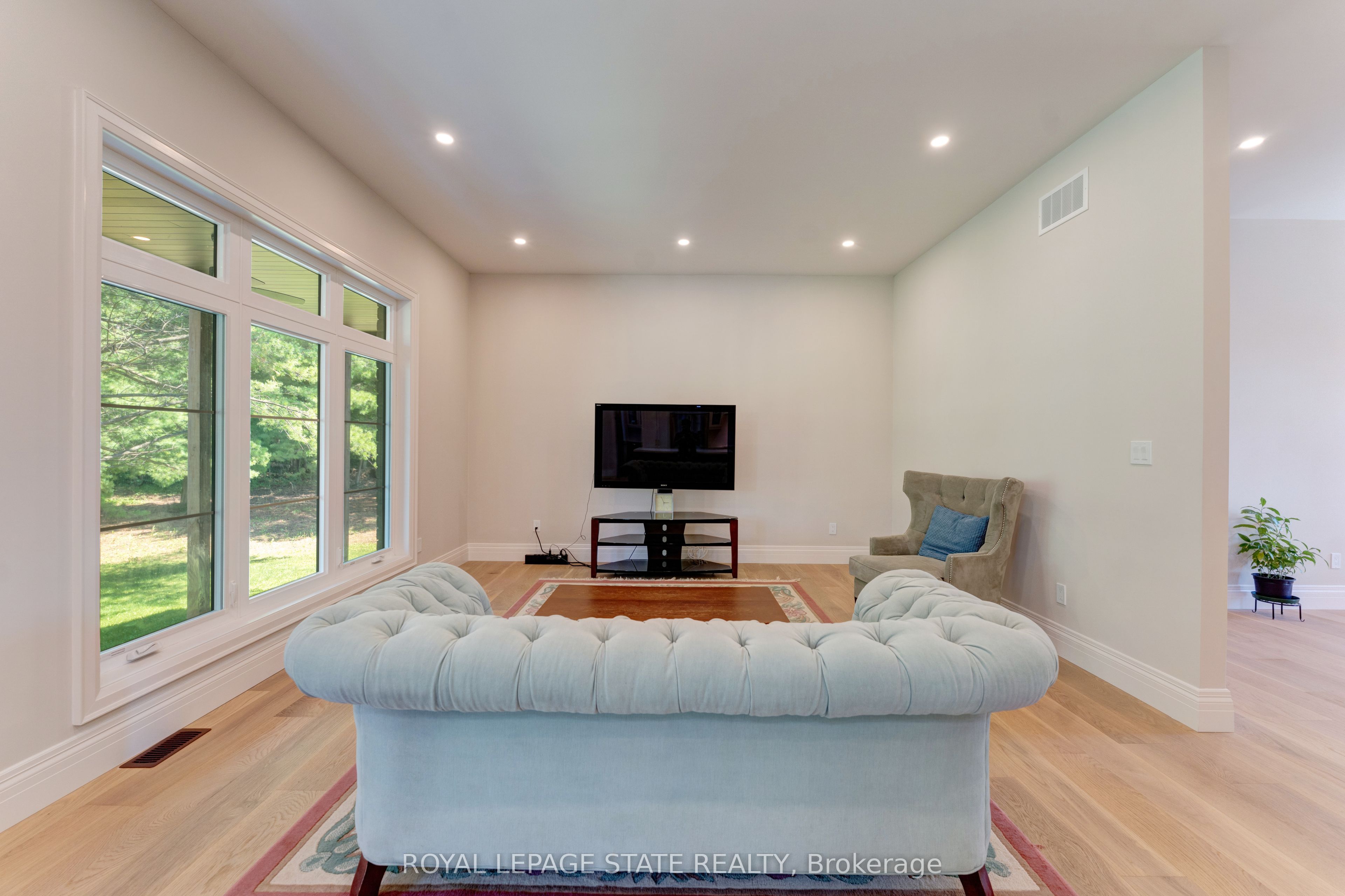986 Highway 8 Property Photo 18