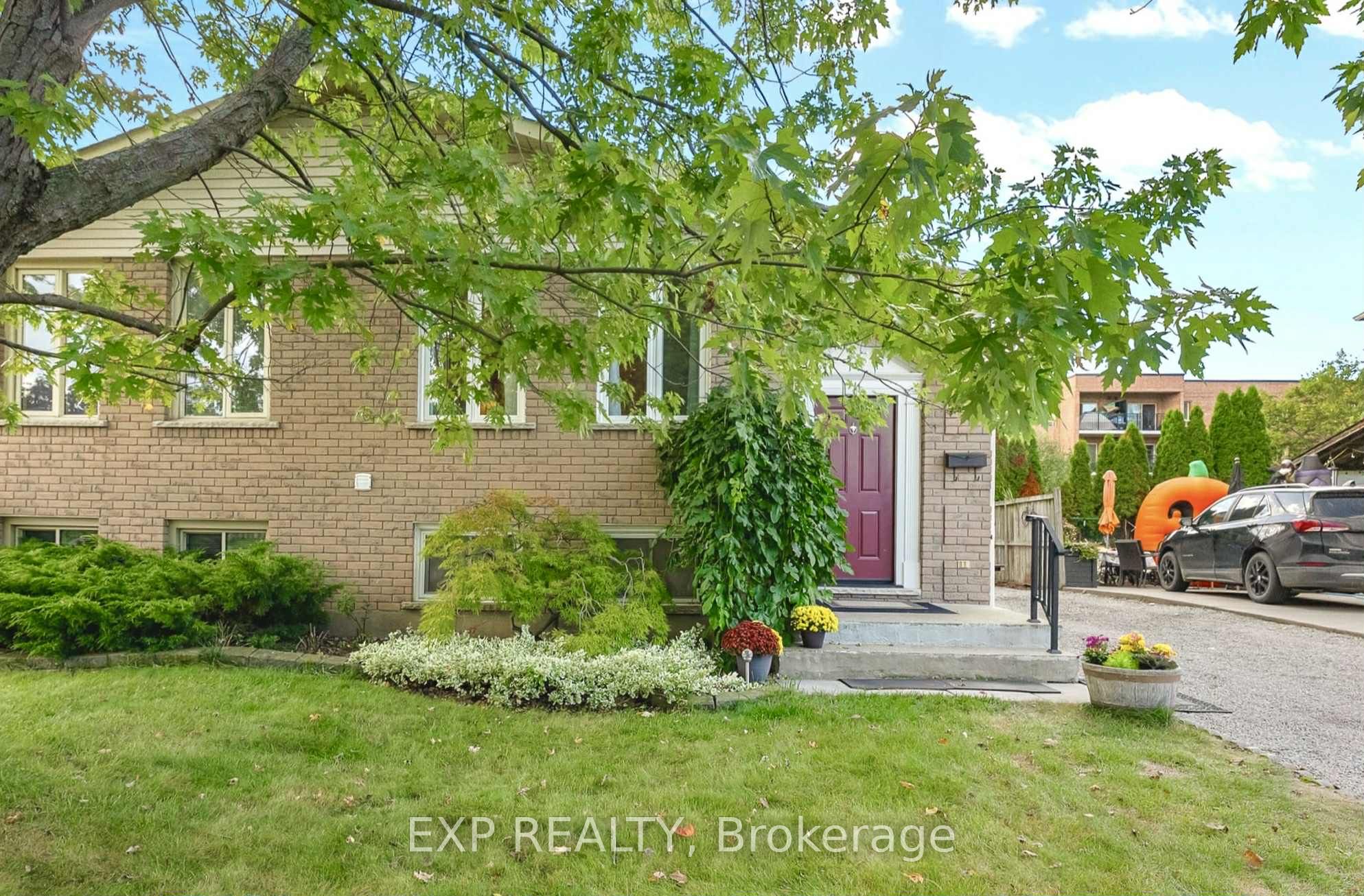 36 Vintage Crescent Property Photo 32