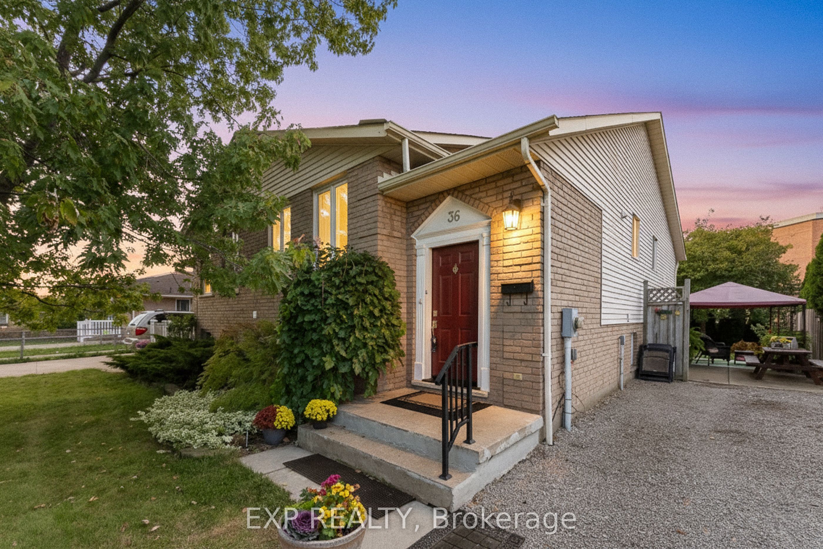 36 Vintage Crescent Property Photo 33