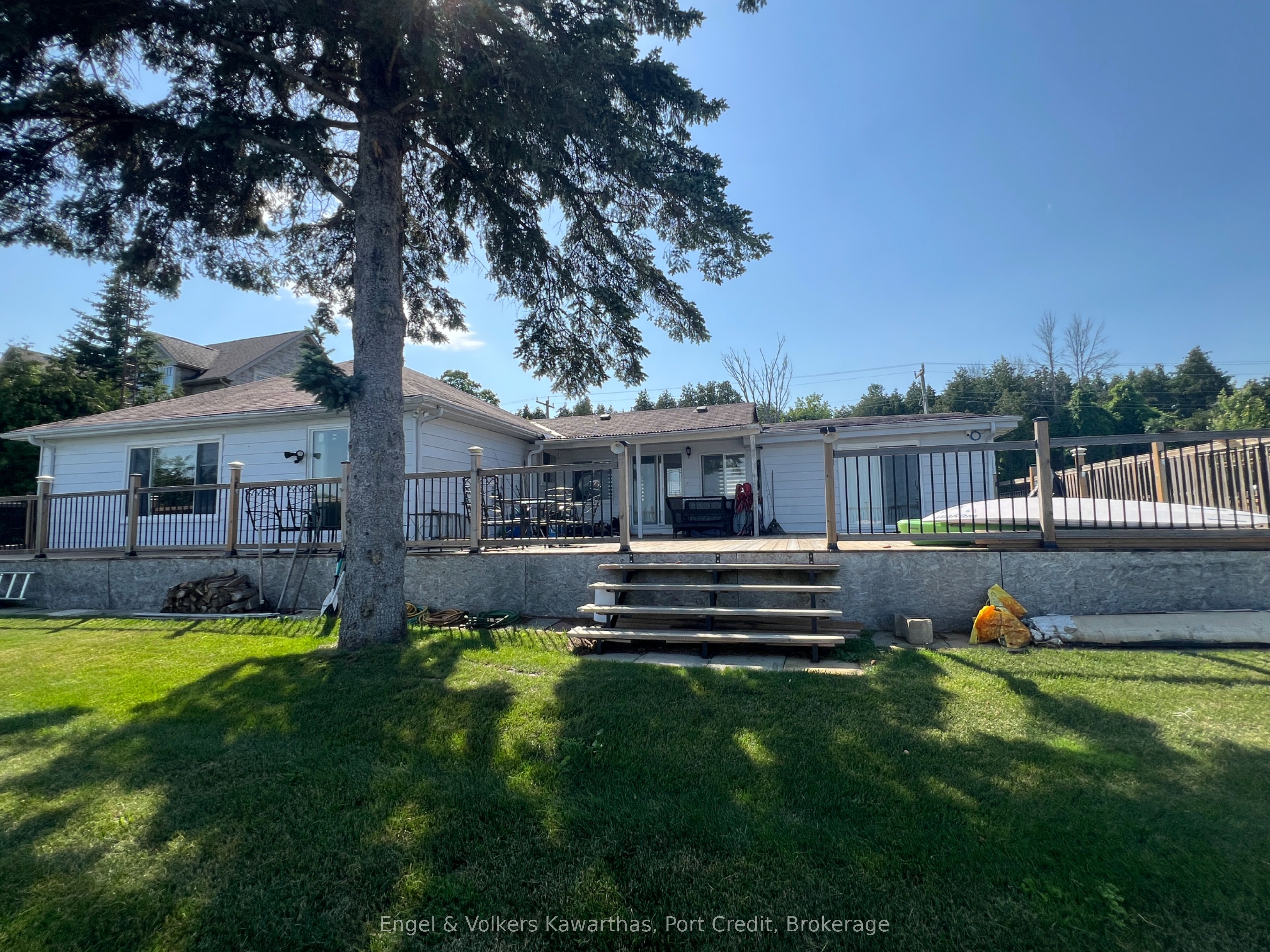 1161 Connaught Drive Property Photo 1