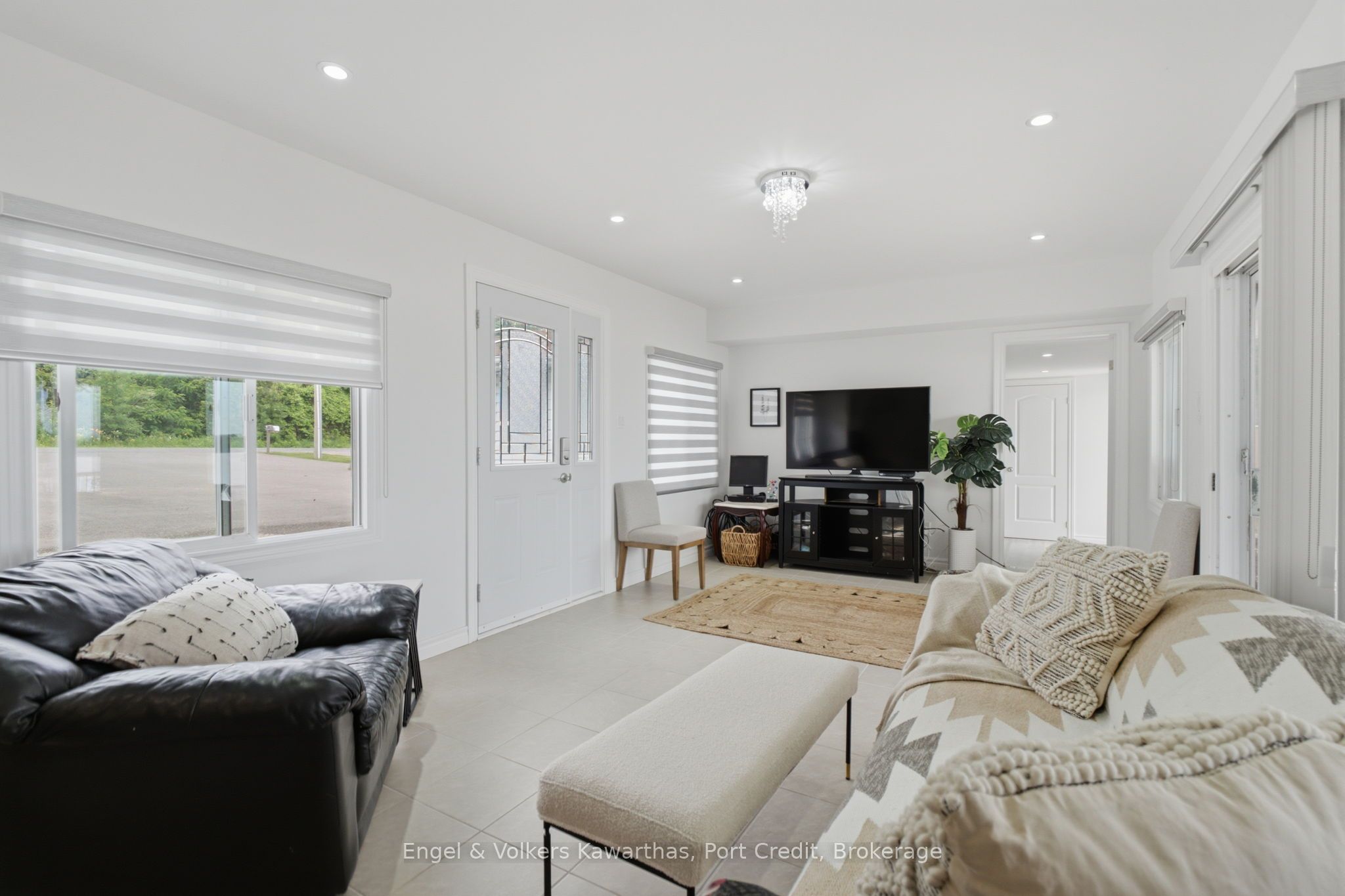 1161 Connaught Drive Property Photo 7