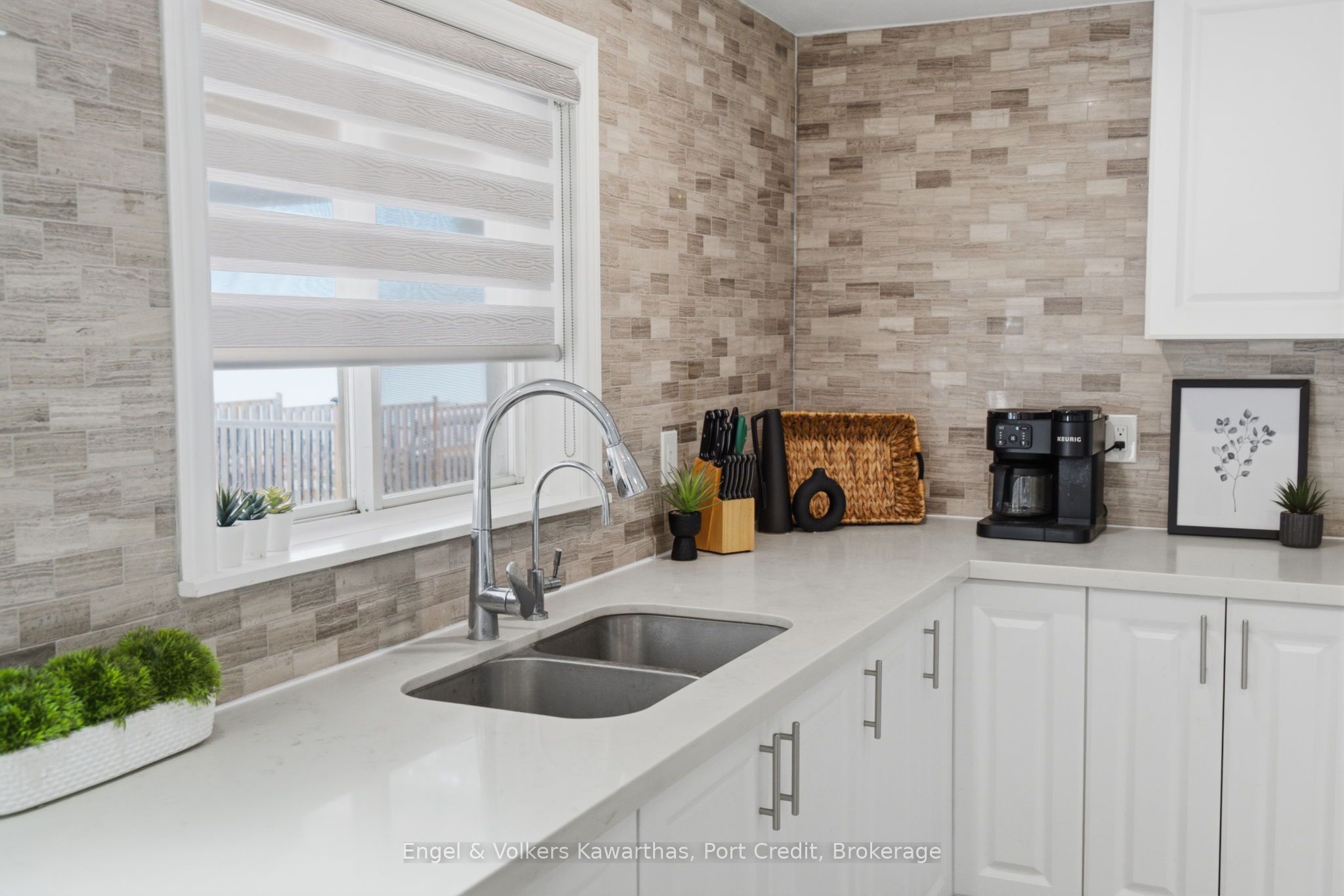 1161 Connaught Drive Property Photo 11