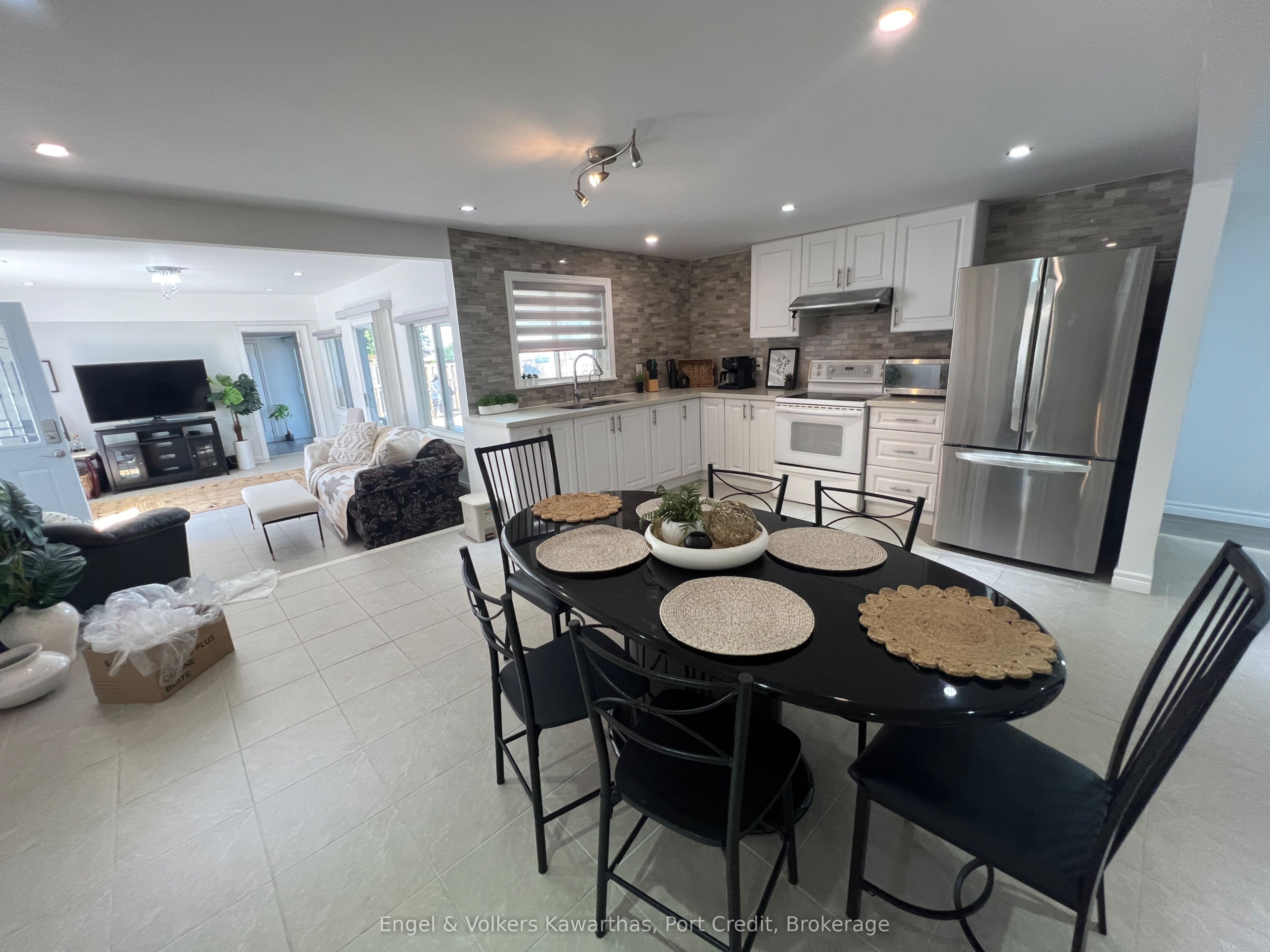 1161 Connaught Drive Property Photo 15