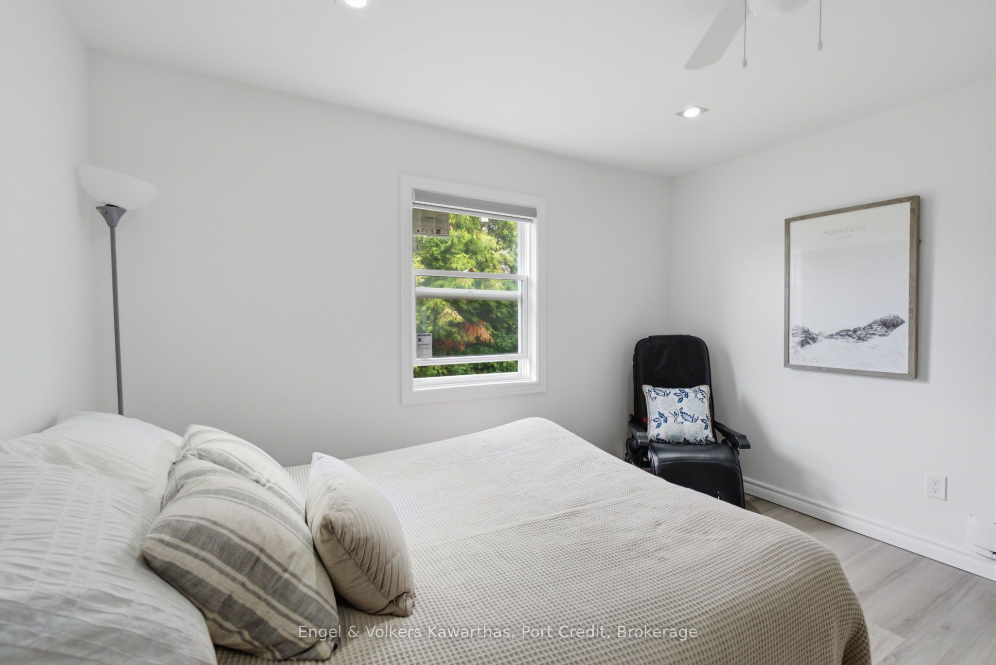 1161 Connaught Drive Property Photo 17