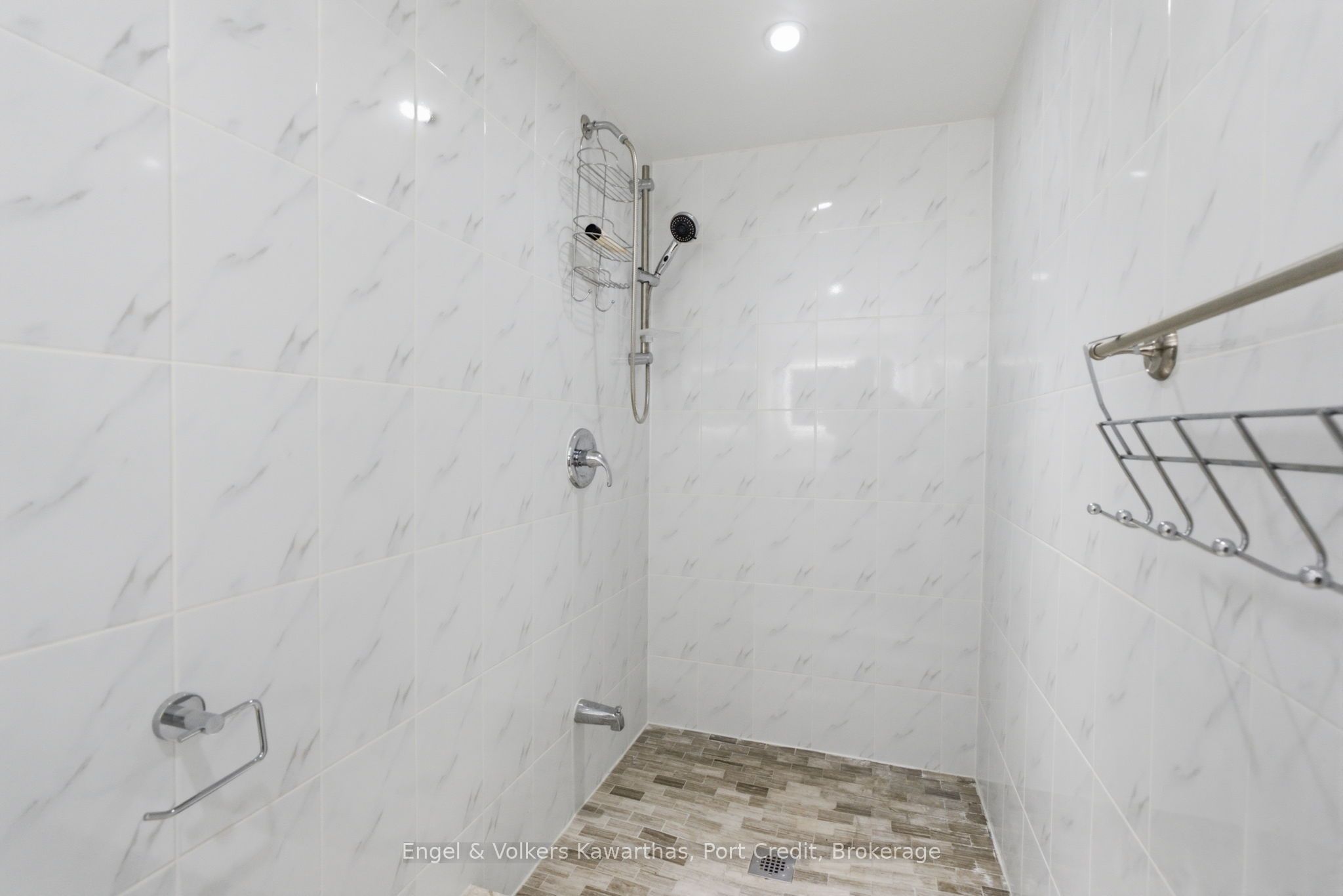 1161 Connaught Drive Property Photo 28
