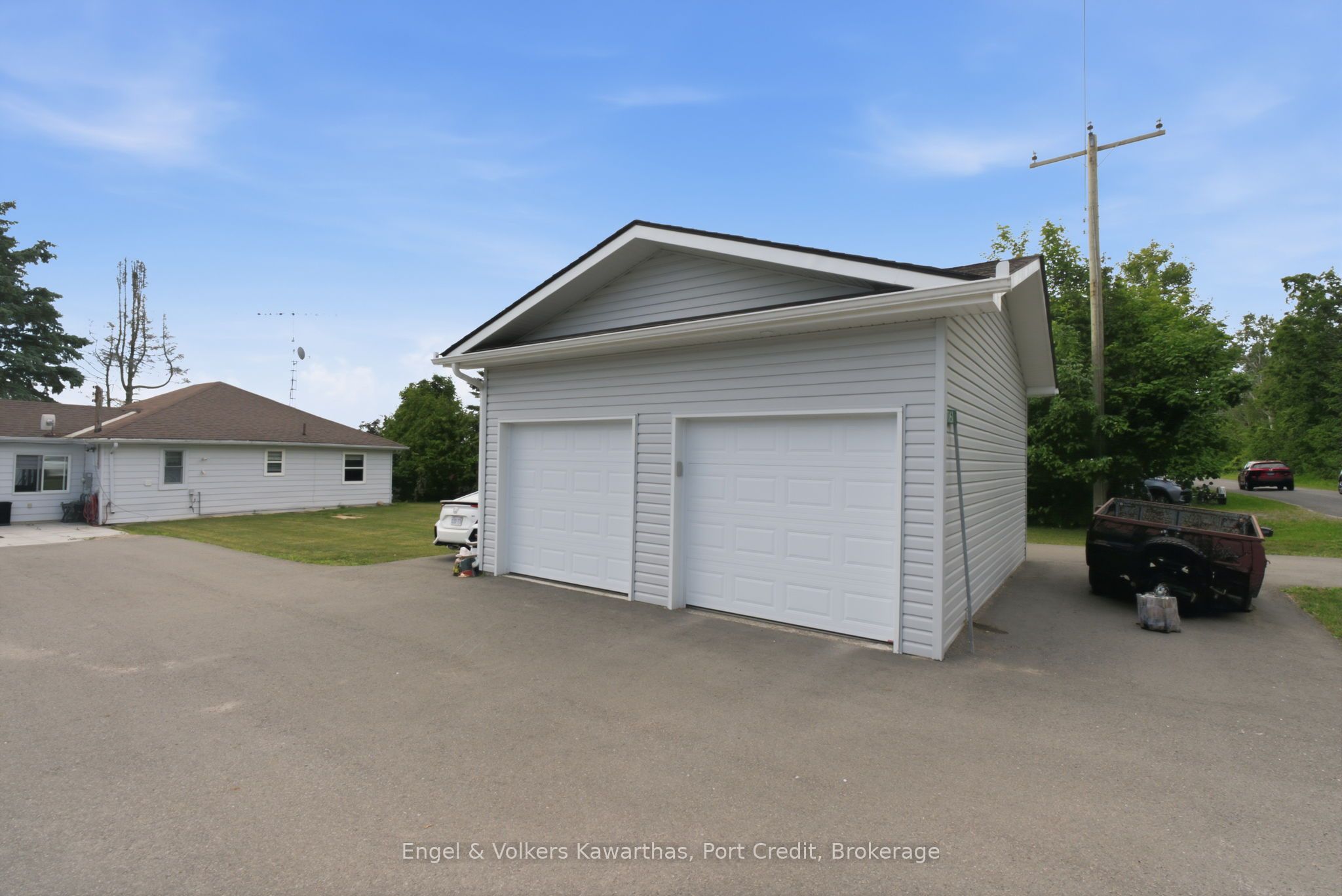 1161 Connaught Drive Property Photo 40