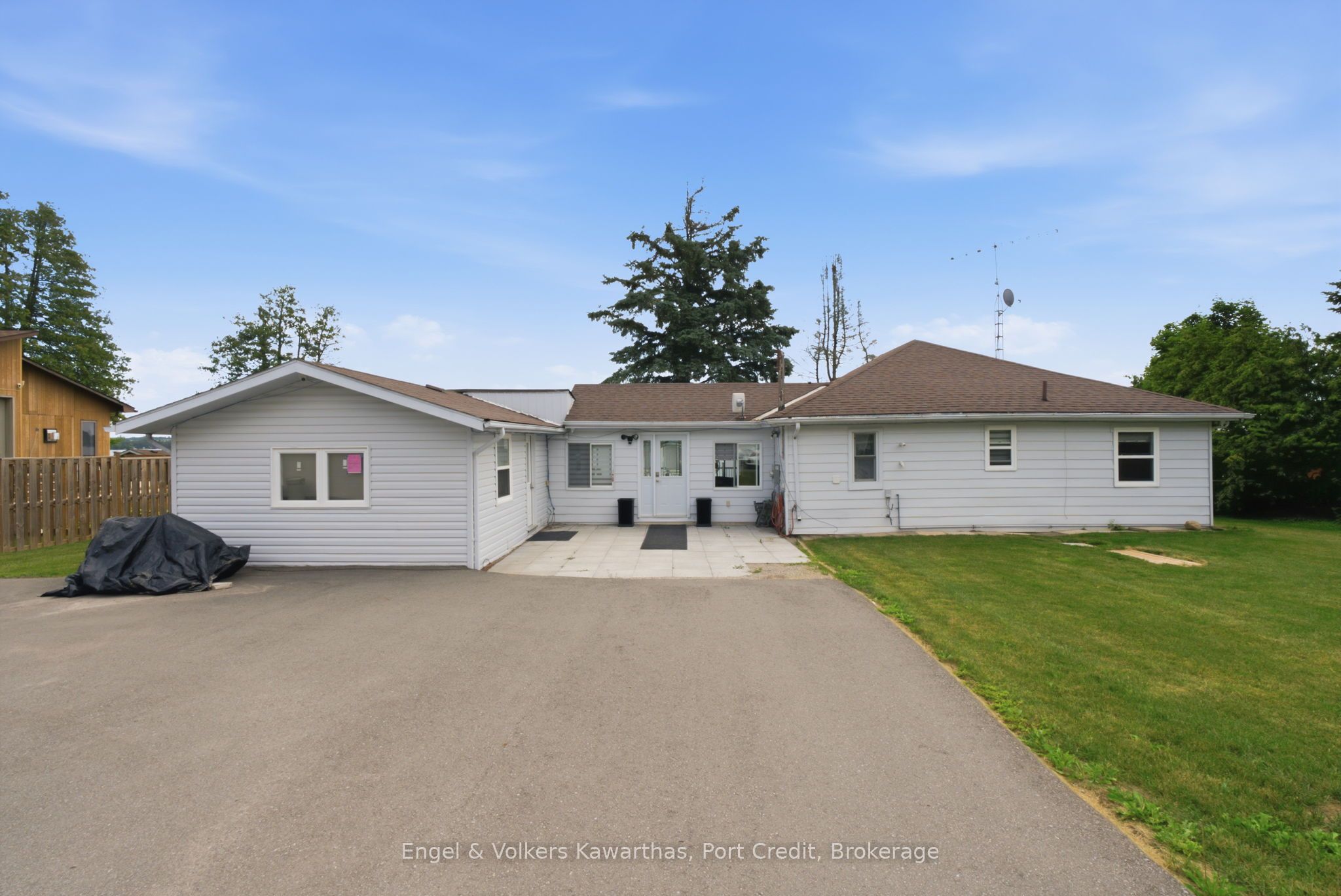 1161 Connaught Drive Property Photo 41