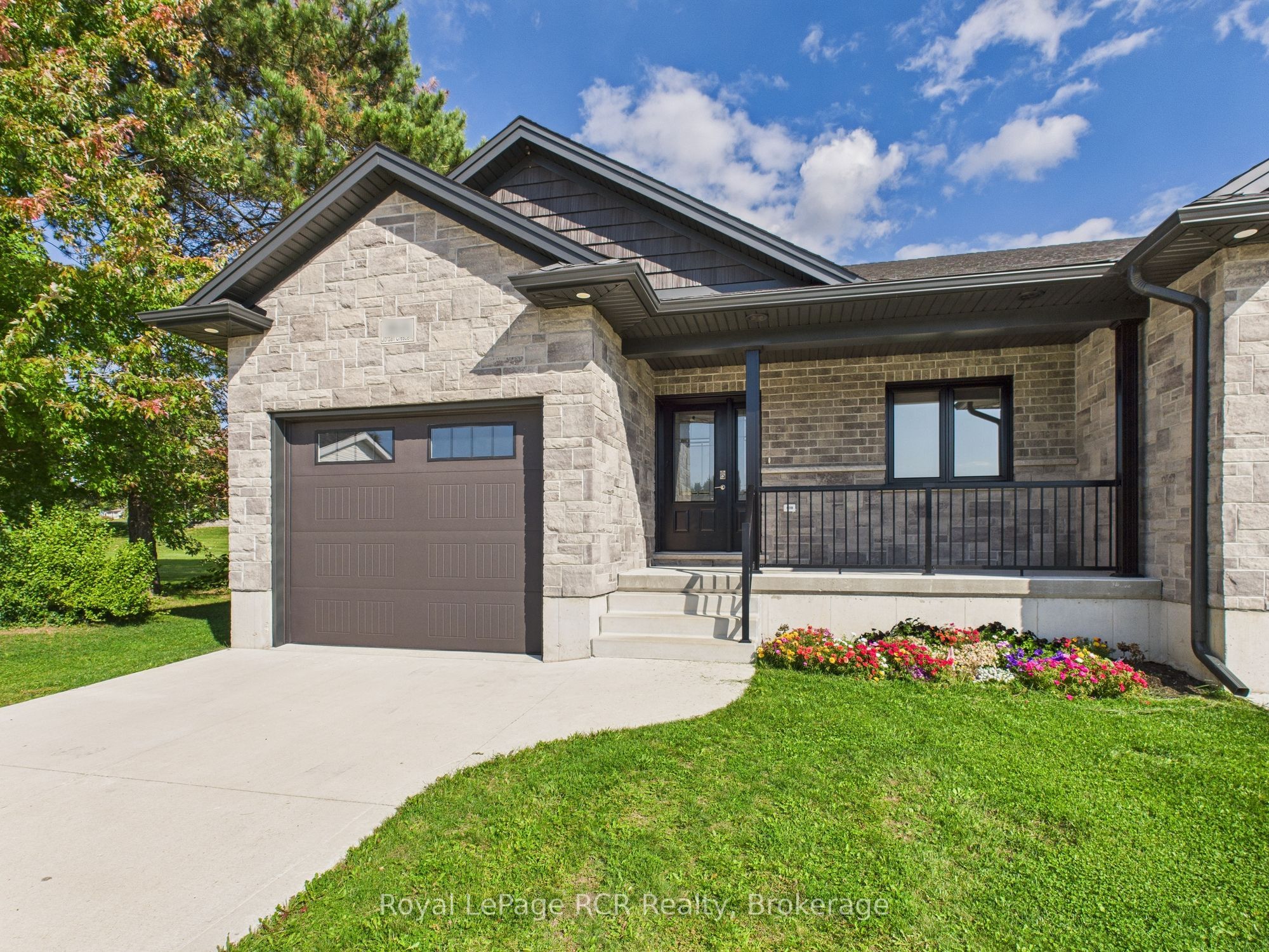 36 Jordan Crescent Property Photo 3