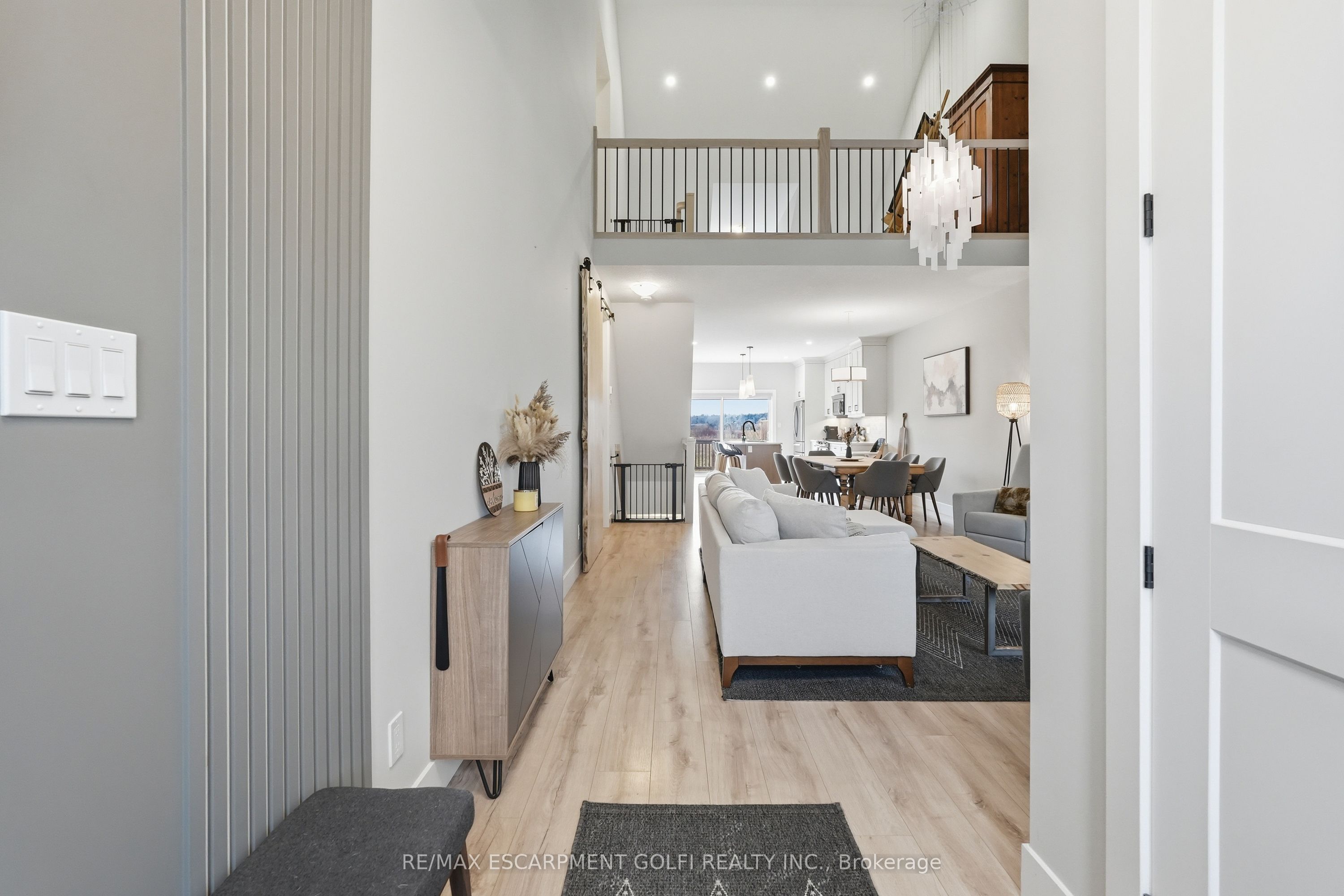 744 Nelson Street W 4 Property Photo 5