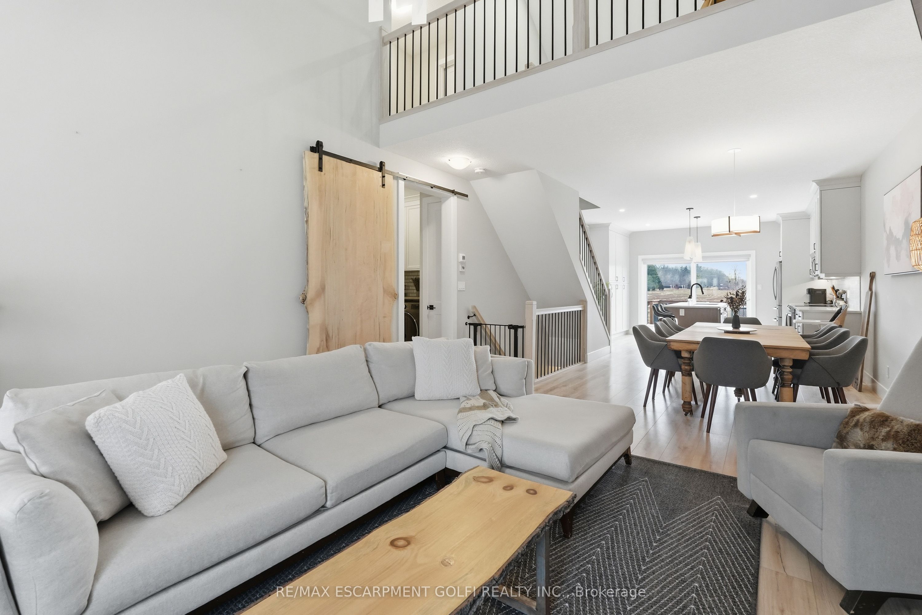 744 Nelson Street W 4 Property Photo 9