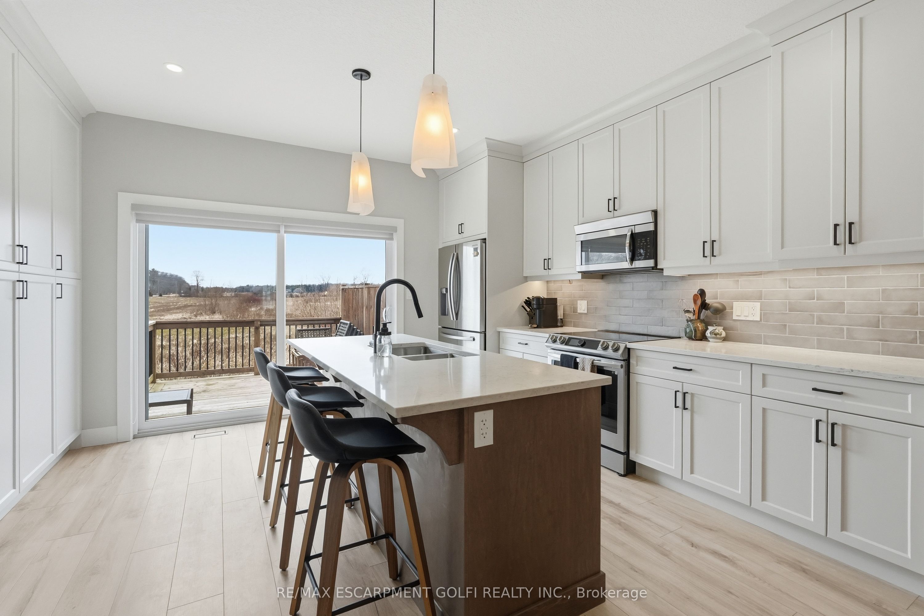 744 Nelson Street W 4 Property Photo 12