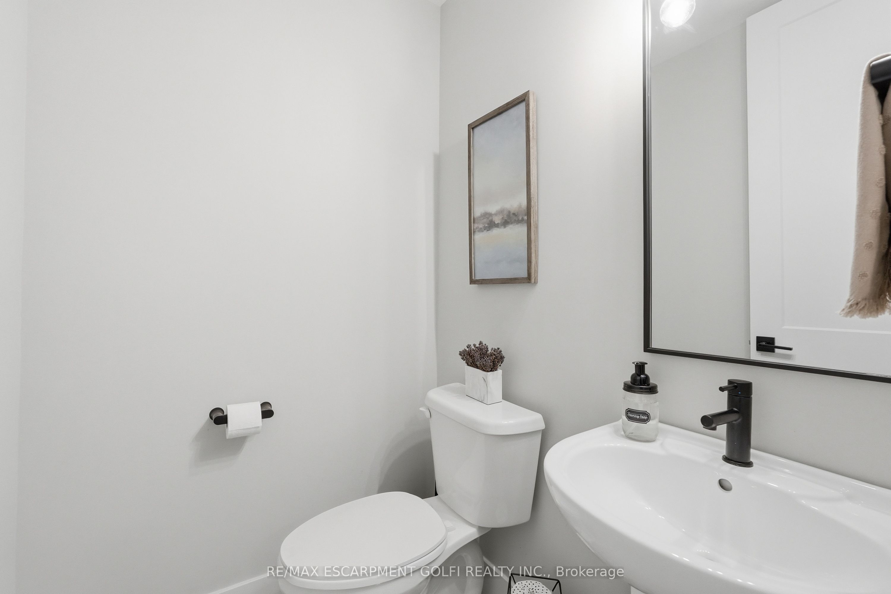 744 Nelson Street W 4 Property Photo 17