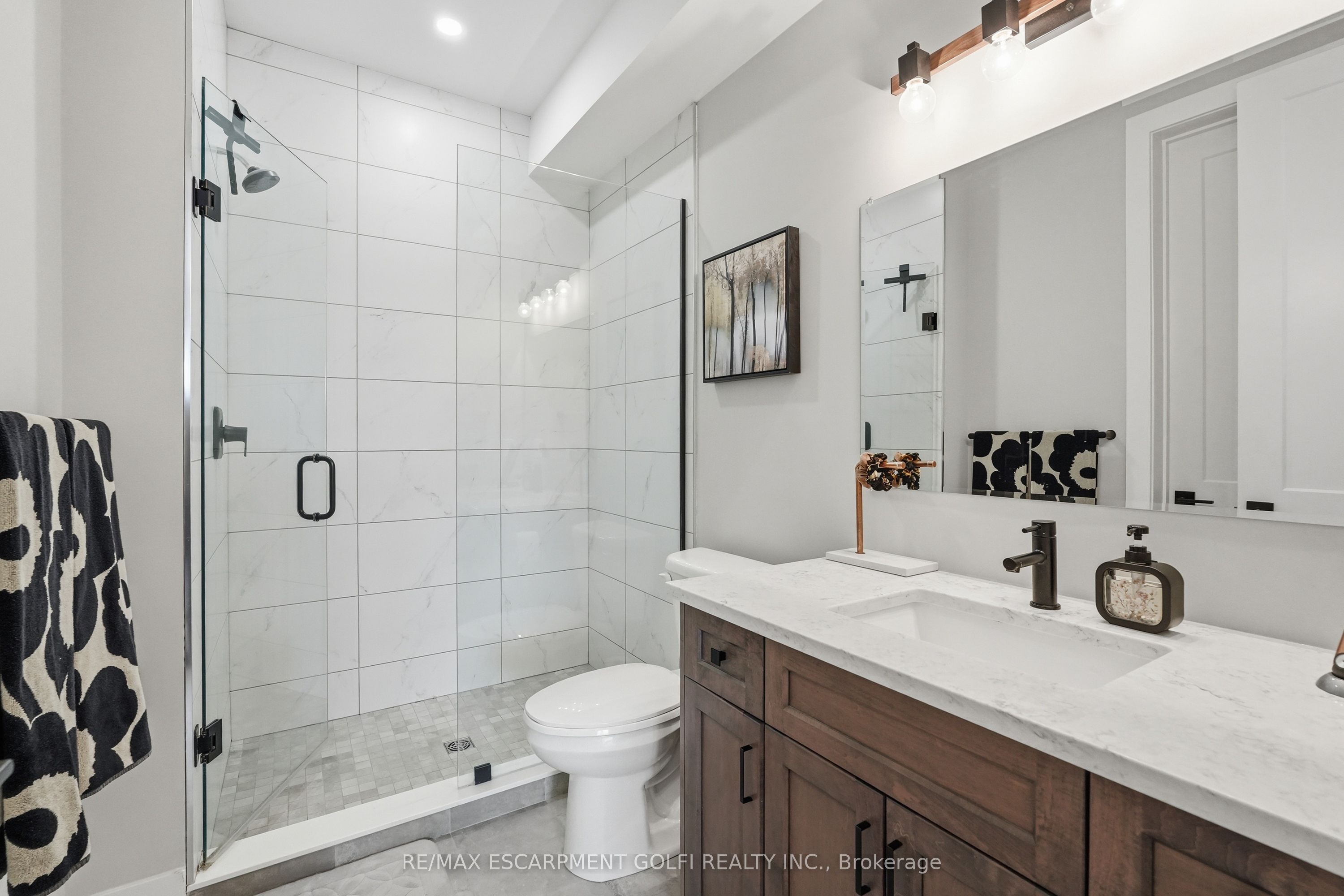 744 Nelson Street W 4 Property Photo 21