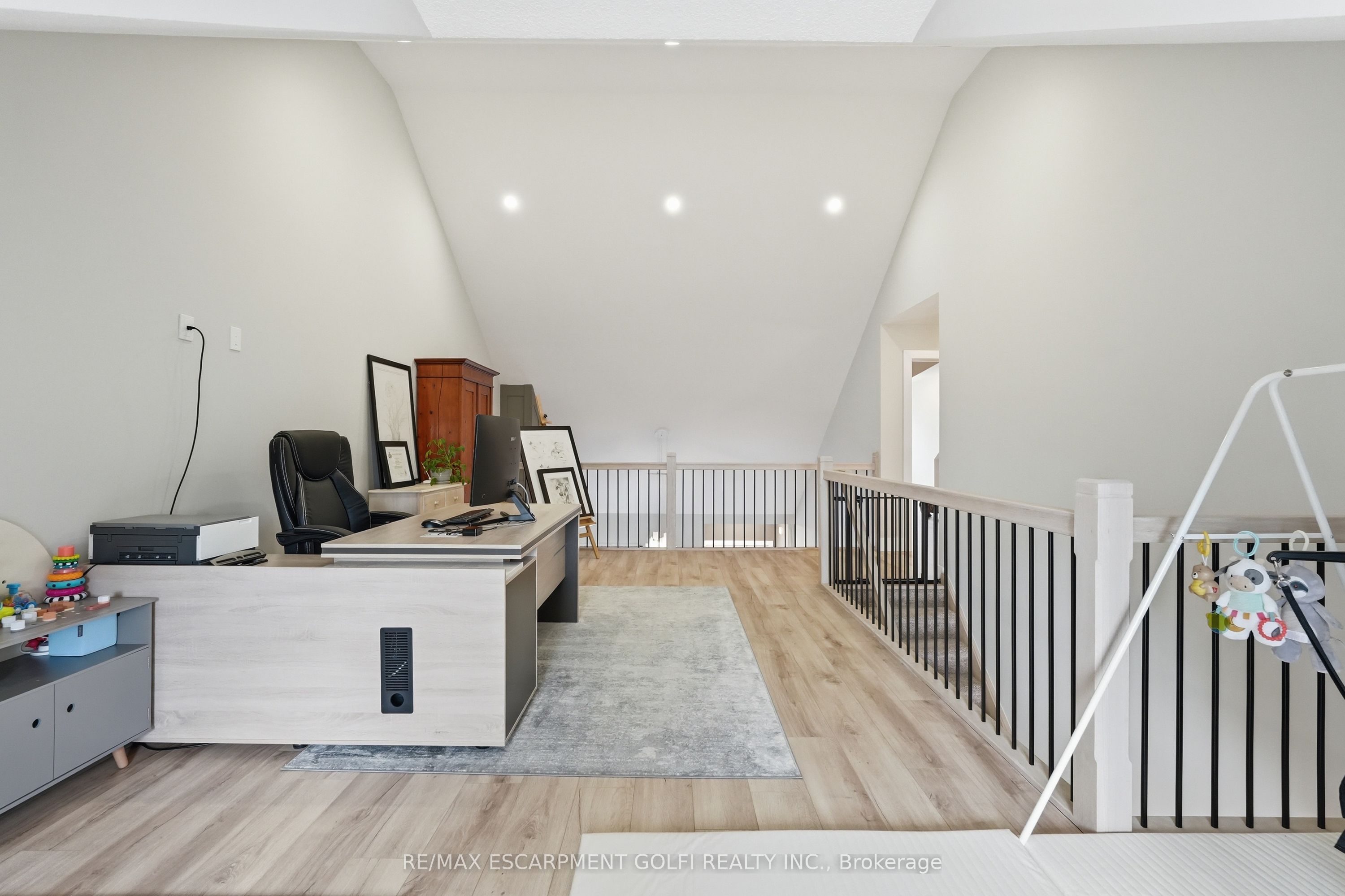 744 Nelson Street W 4 Property Photo 23