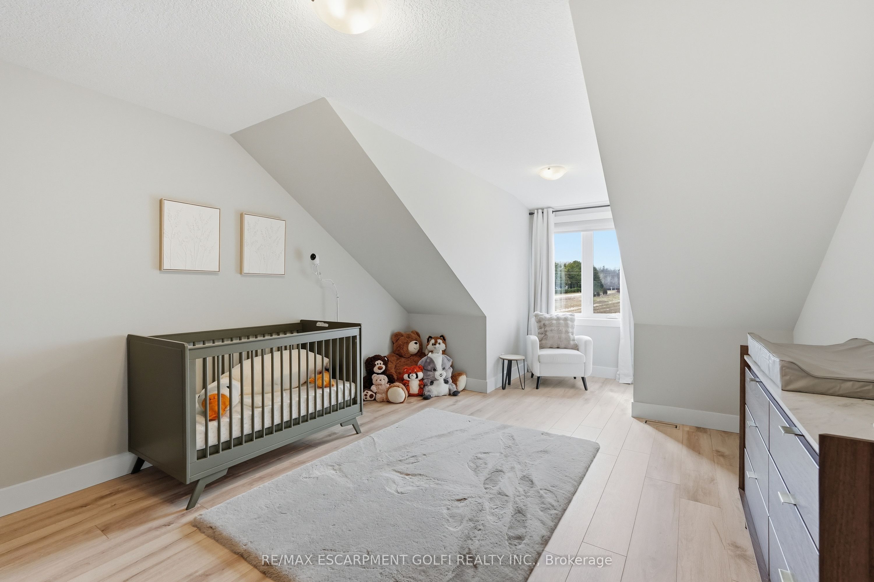744 Nelson Street W 4 Property Photo 24