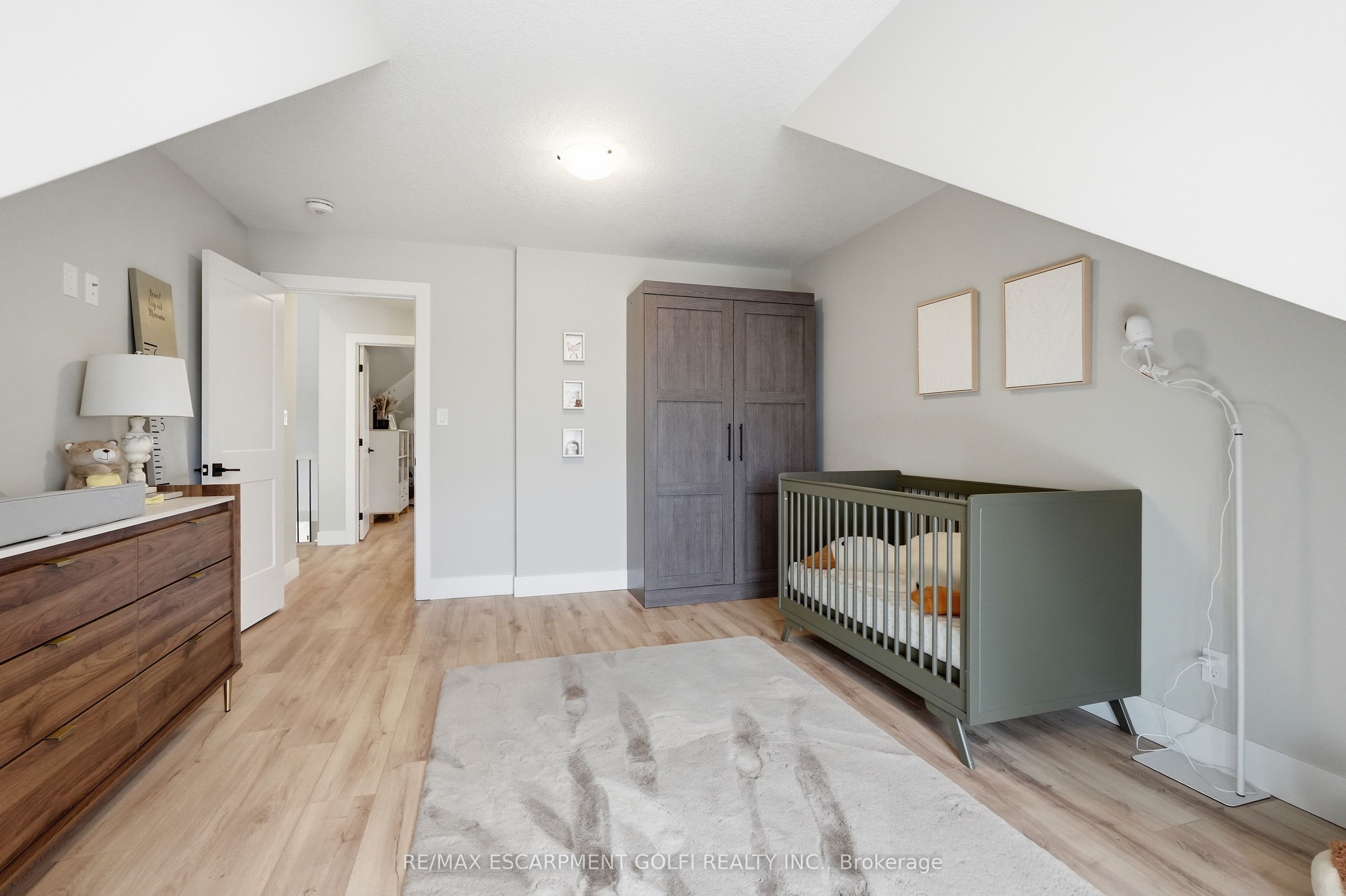 744 Nelson Street W 4 Property Photo 25