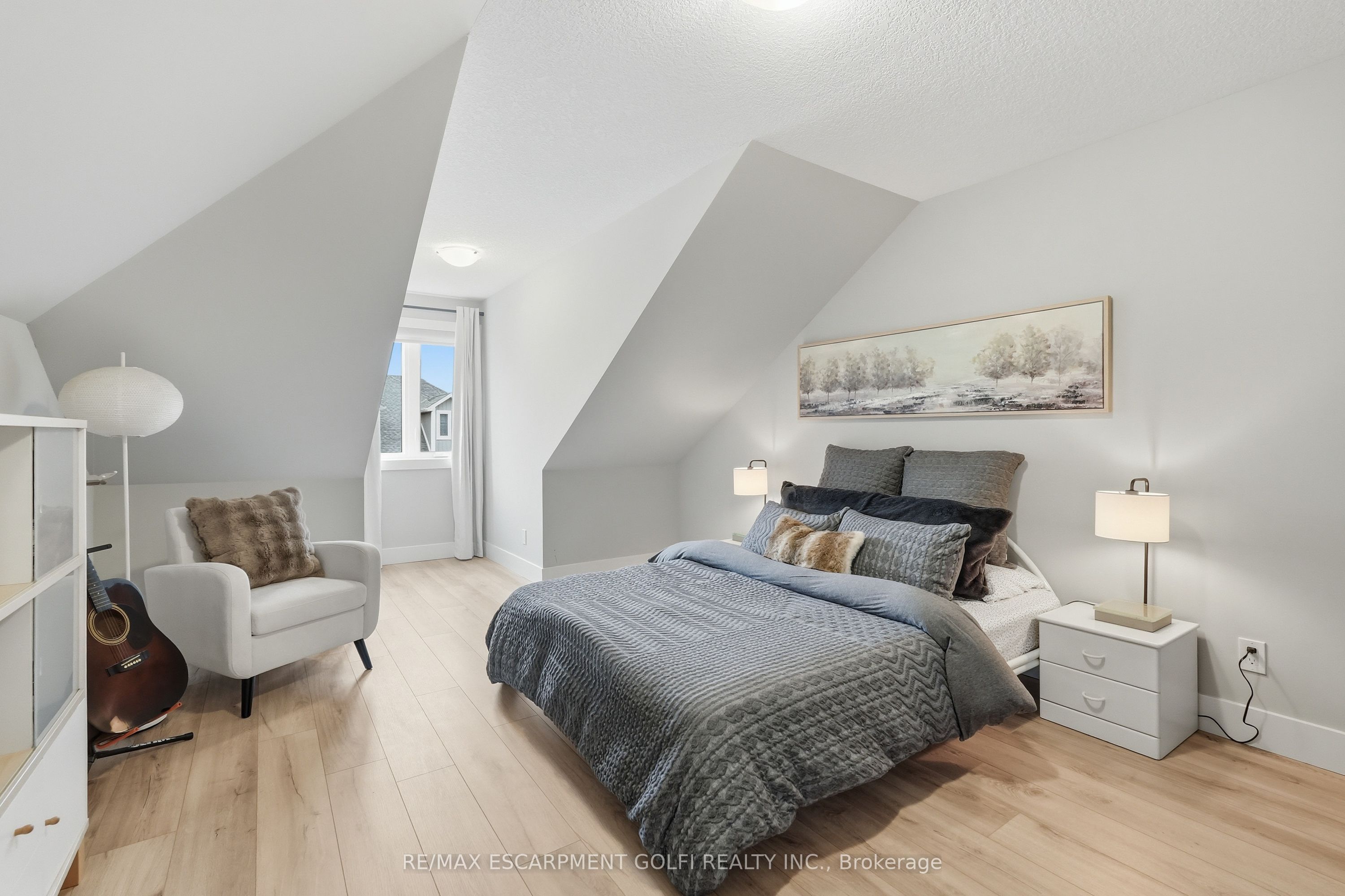 744 Nelson Street W 4 Property Photo 26