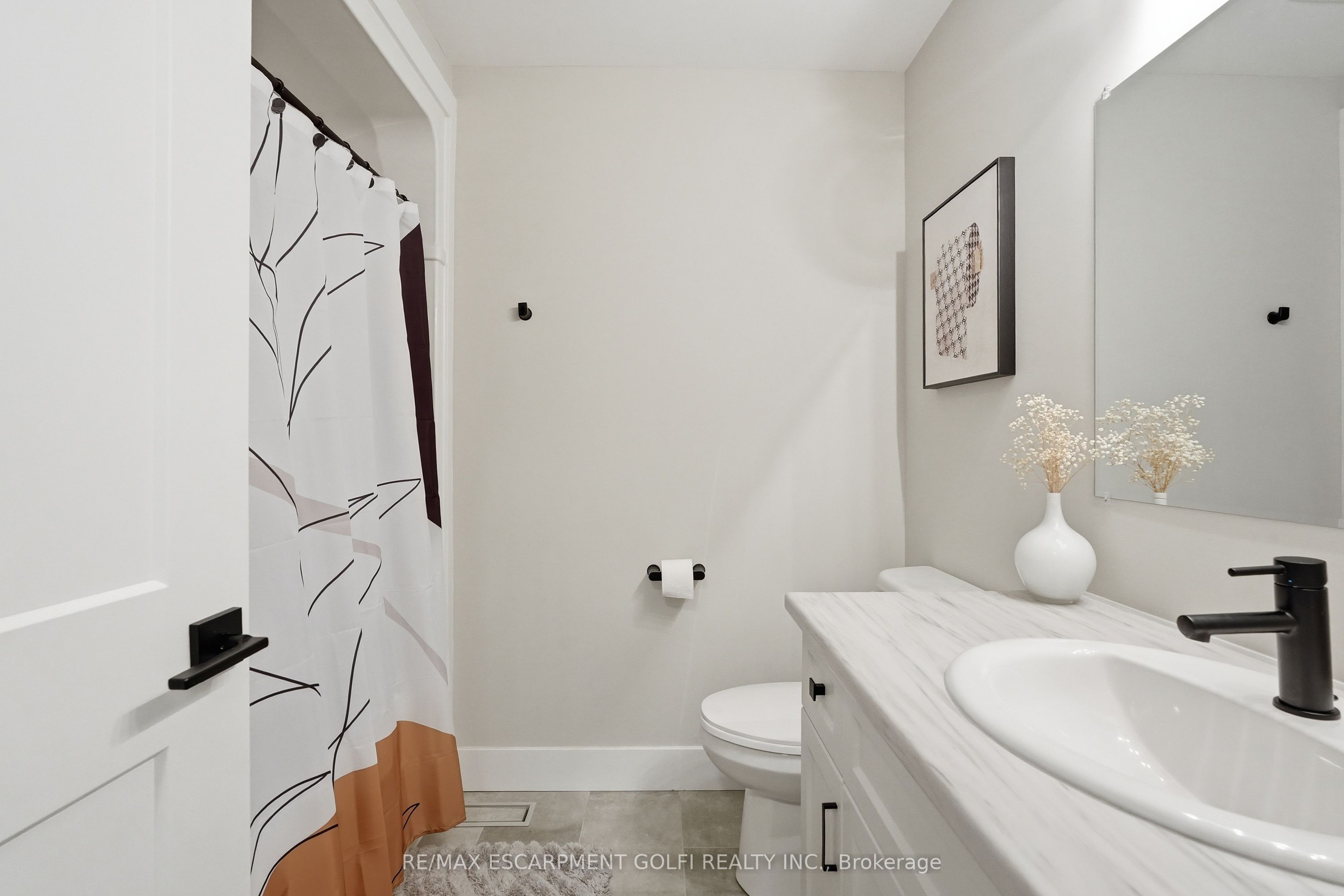 744 Nelson Street W 4 Property Photo 28