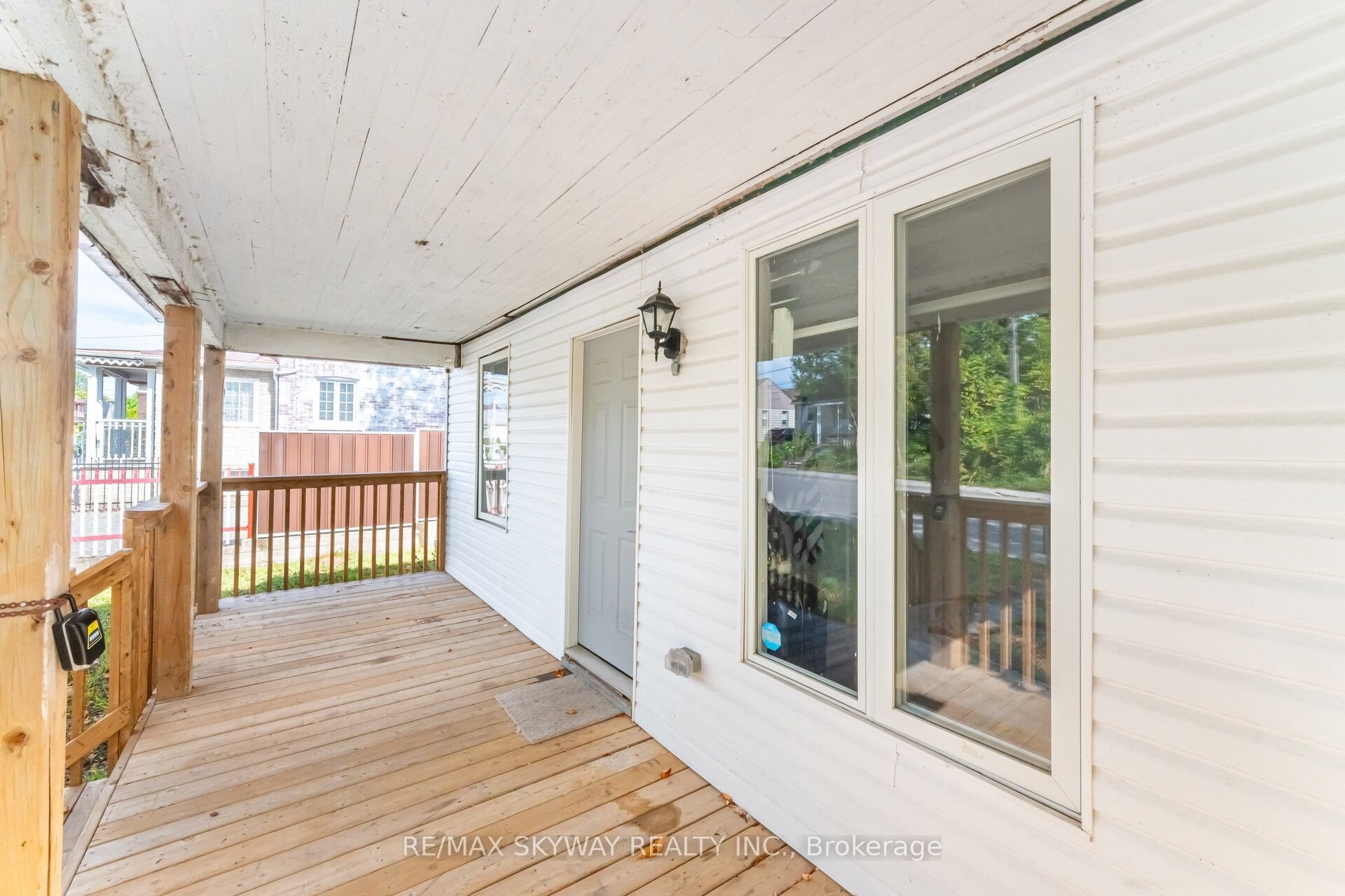 4754 First Avenue Property Photo 9
