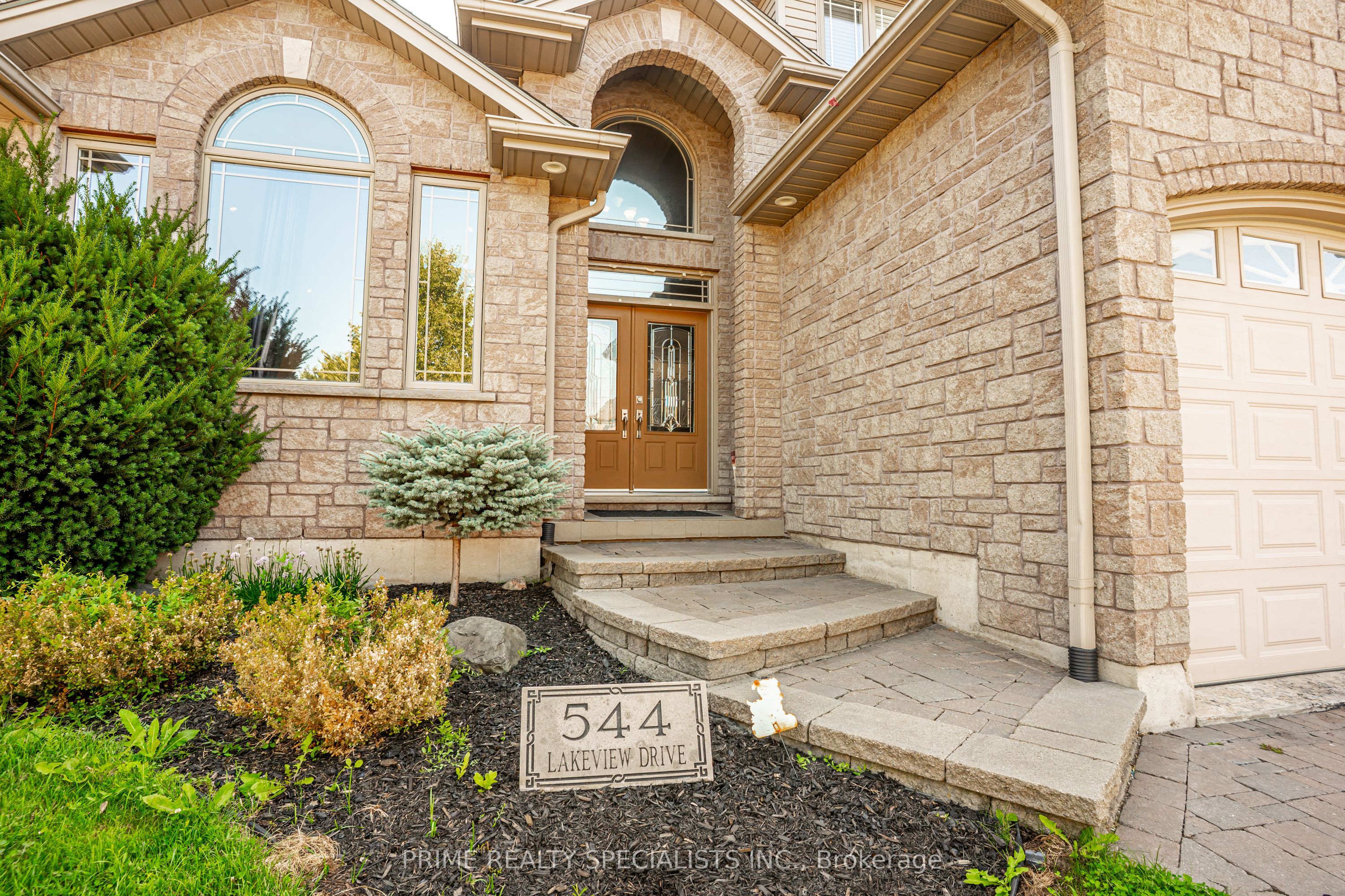 544 Lakeview Drive Property Photo 4