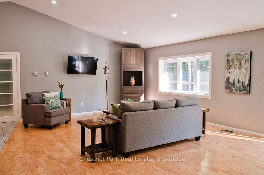1170 Alderdale Road Property Photo 8