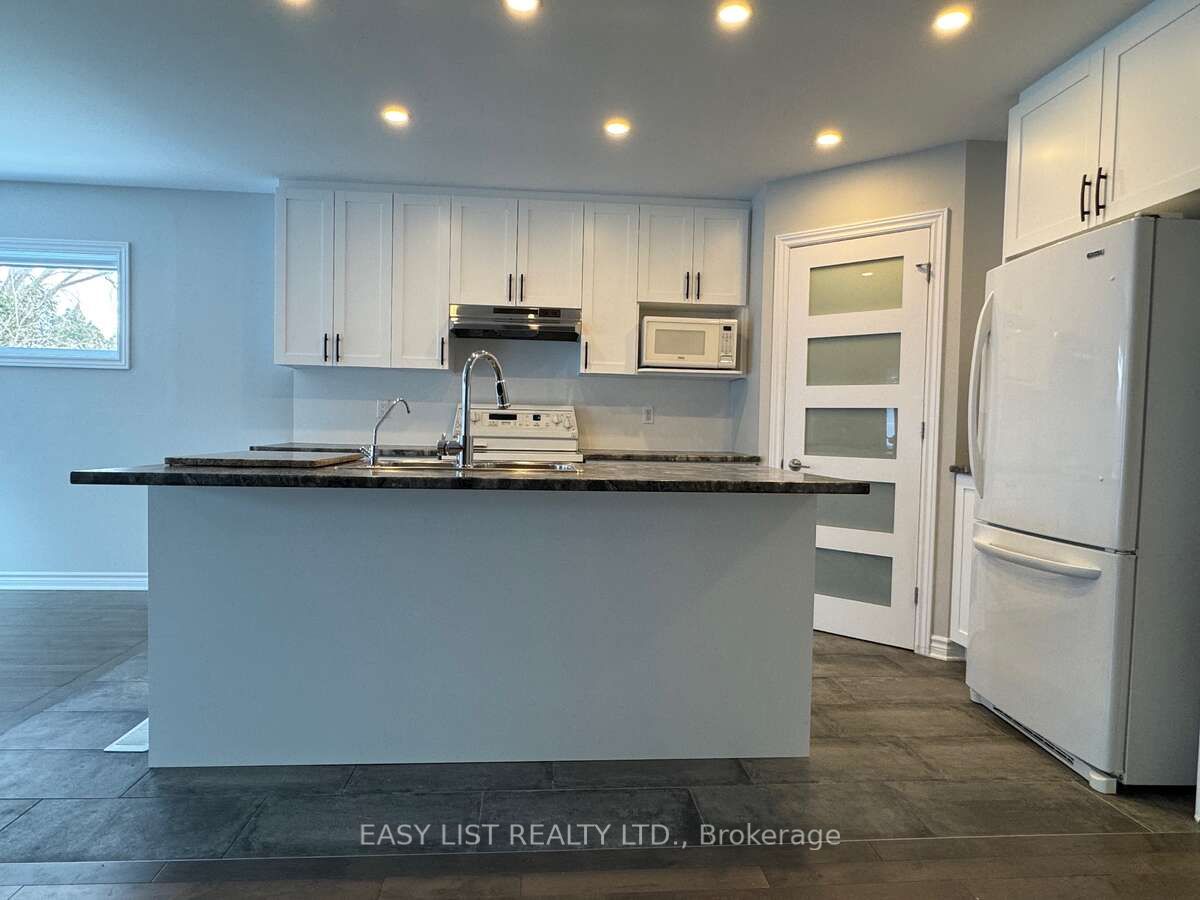306 Belfort Crescent Property Photo 6