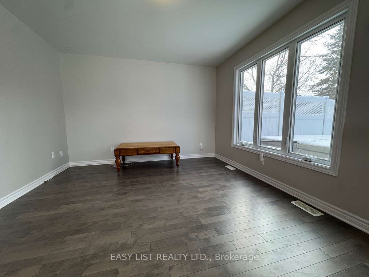 306 Belfort Crescent Property Photo 9