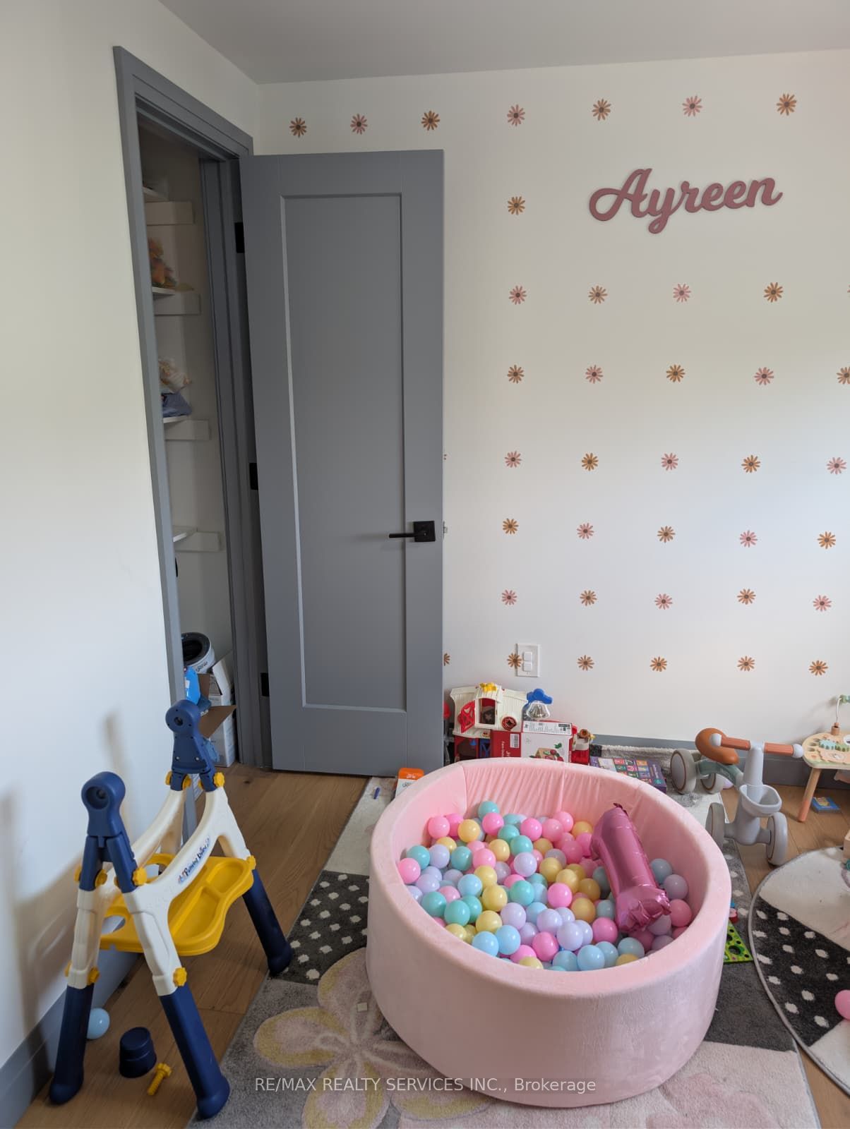 466 Bankside Drive Property Photo 10