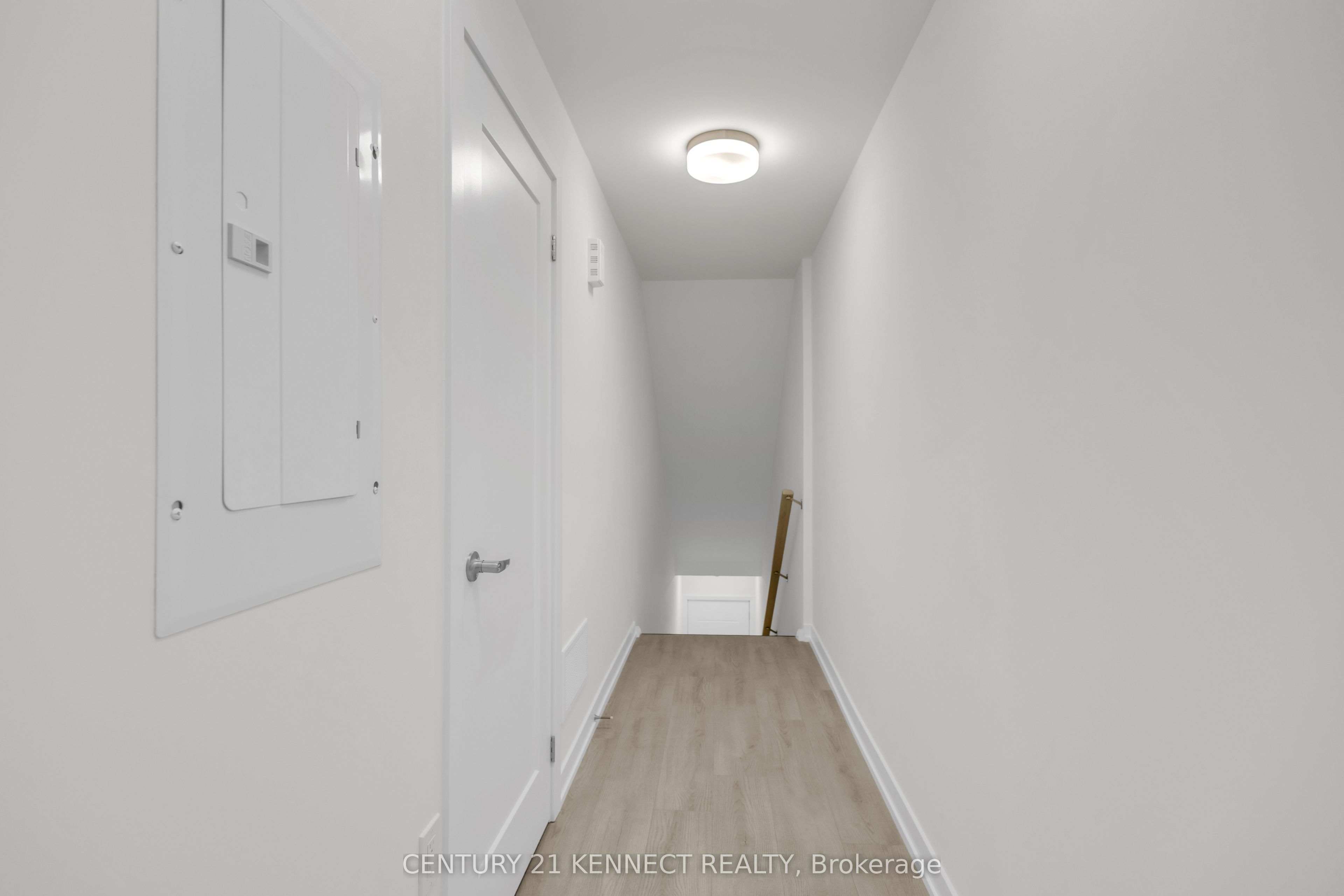 42 Lowes Road W 82 Property Photo 6