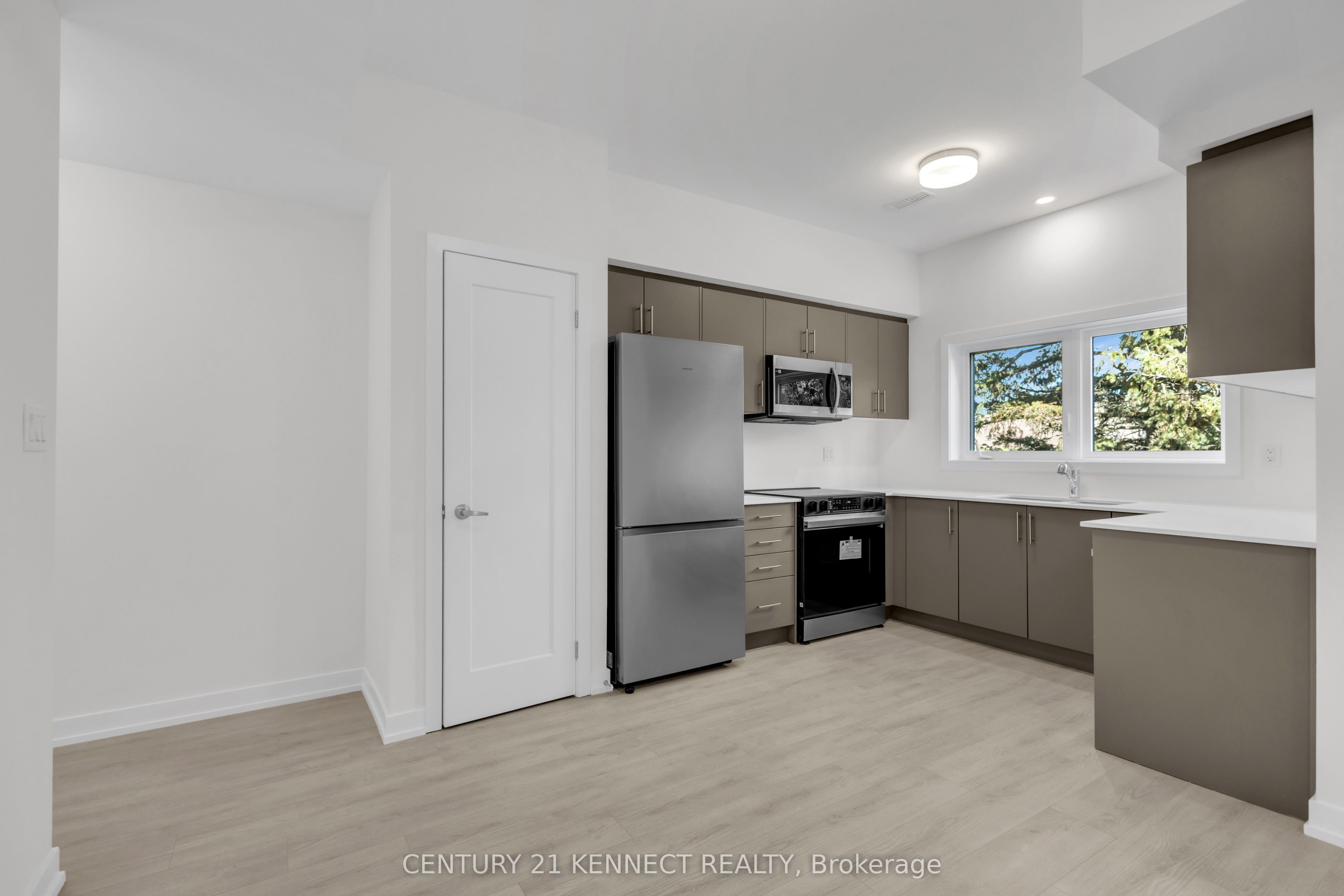 42 Lowes Road W 82 Property Photo 8