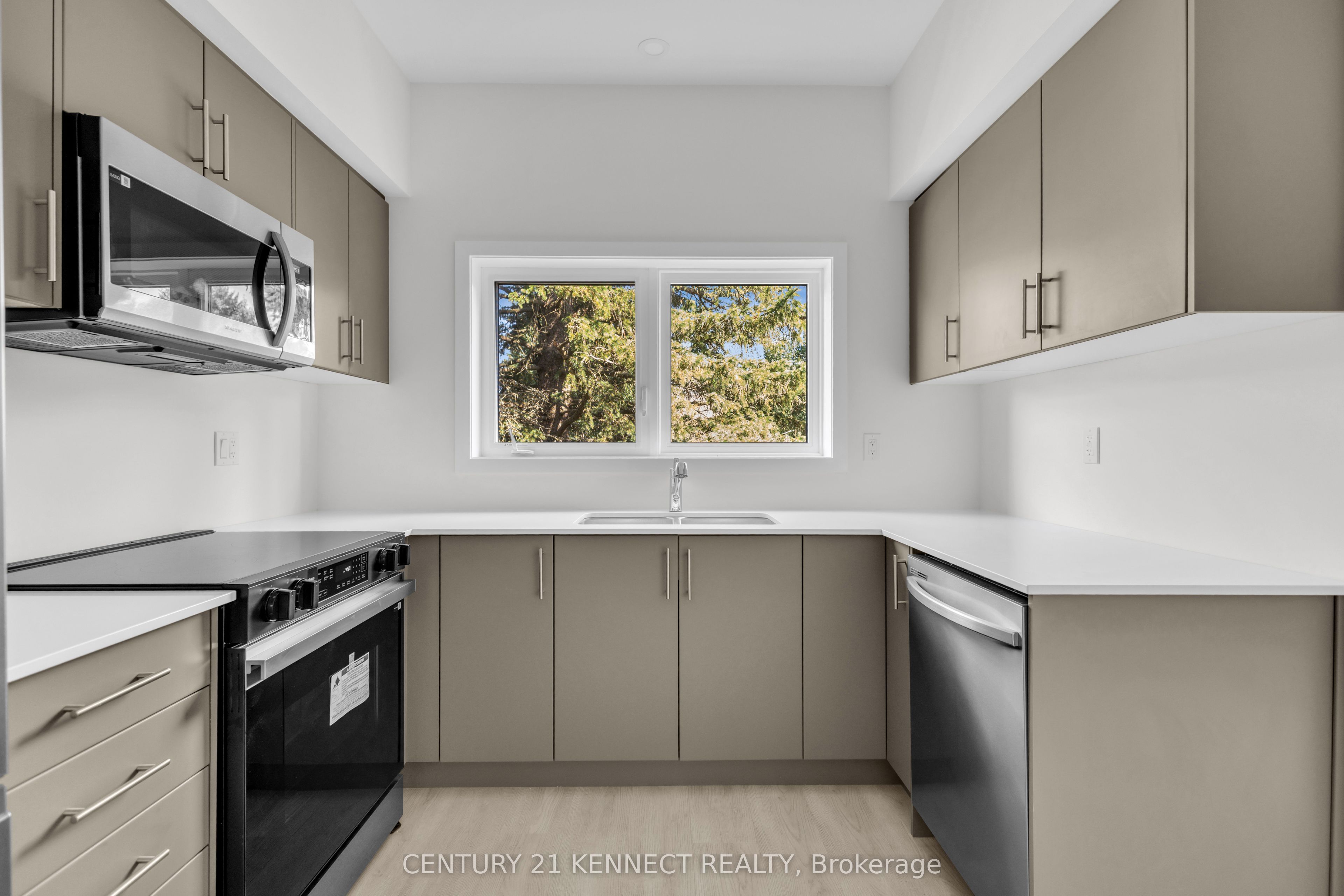 42 Lowes Road W 82 Property Photo 11