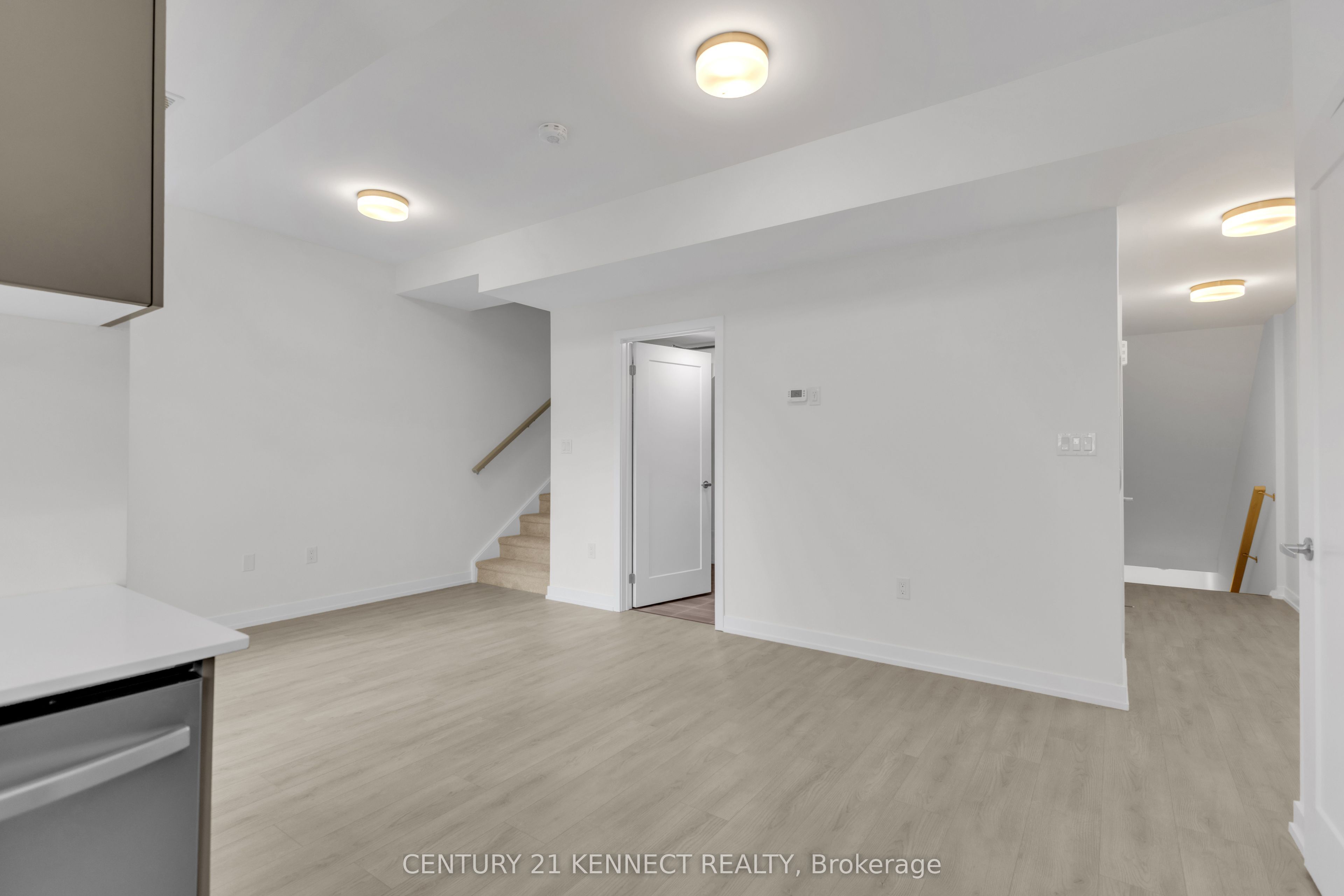 42 Lowes Road W 82 Property Photo 12