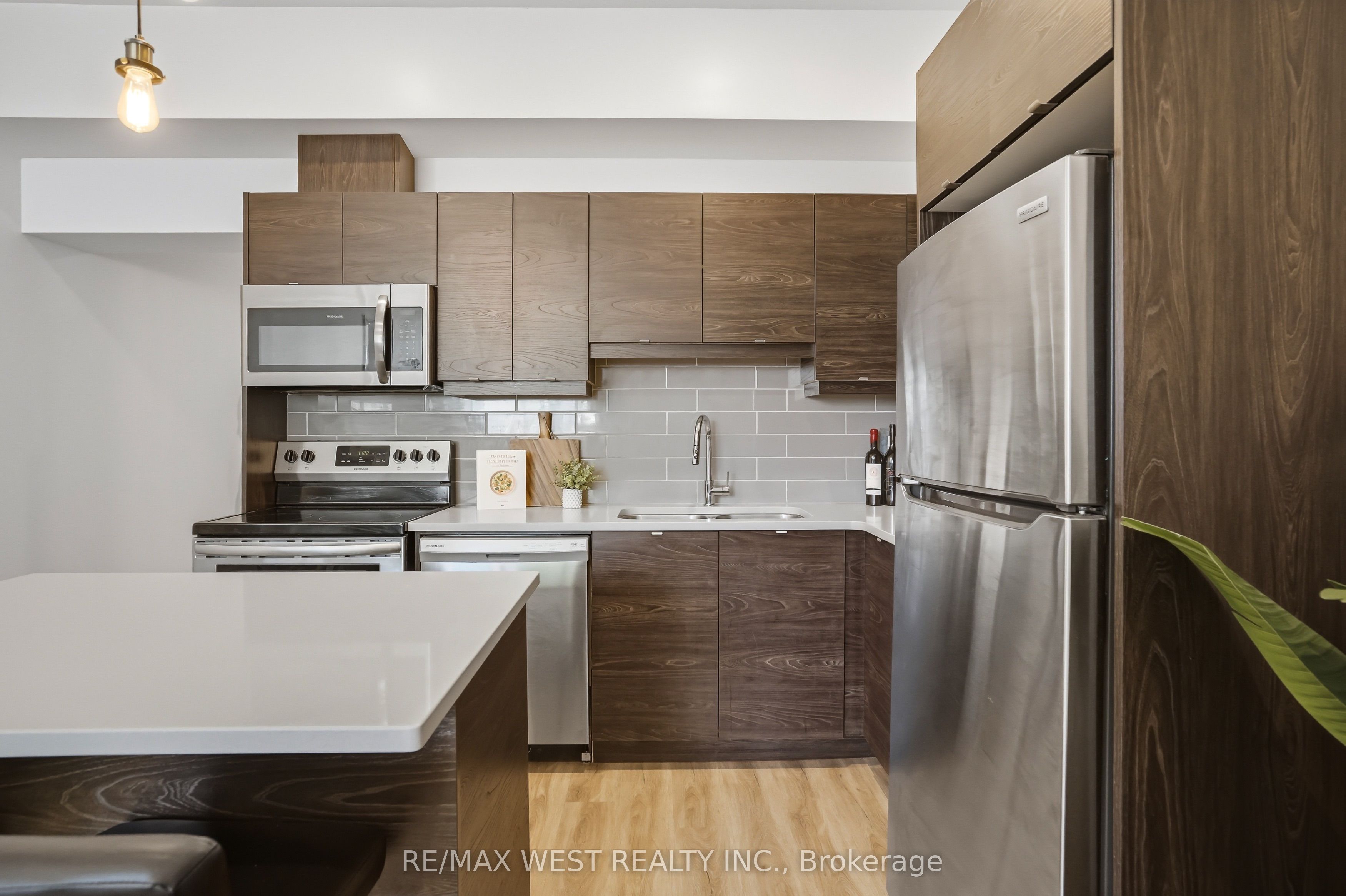 405 Merritt Street 2 Property Photo 6